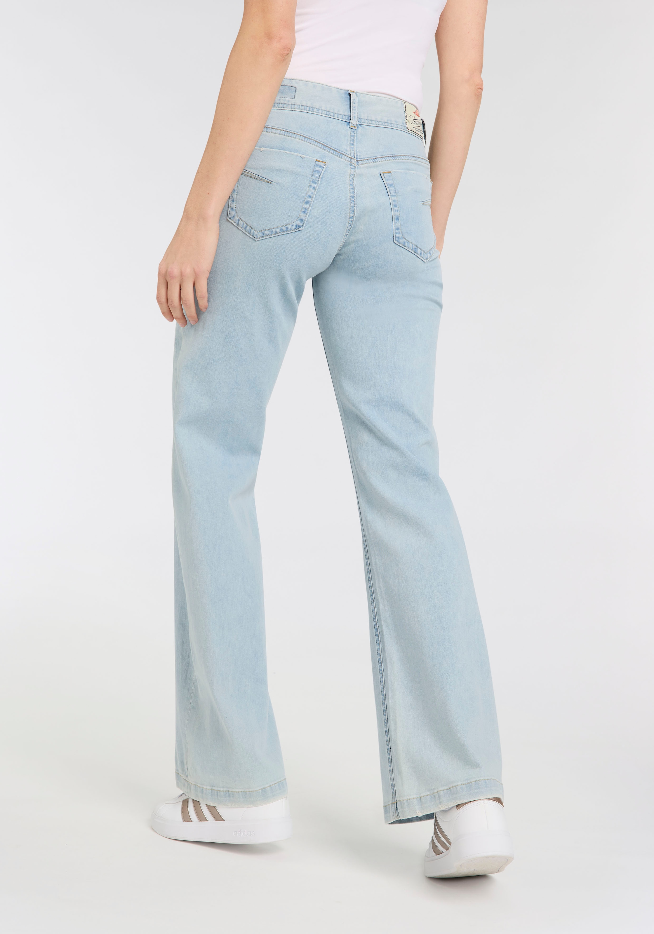 Herrlicher 5-Pocket-Jeans »Edna Recycled Denim Light«, im Flared Fit
