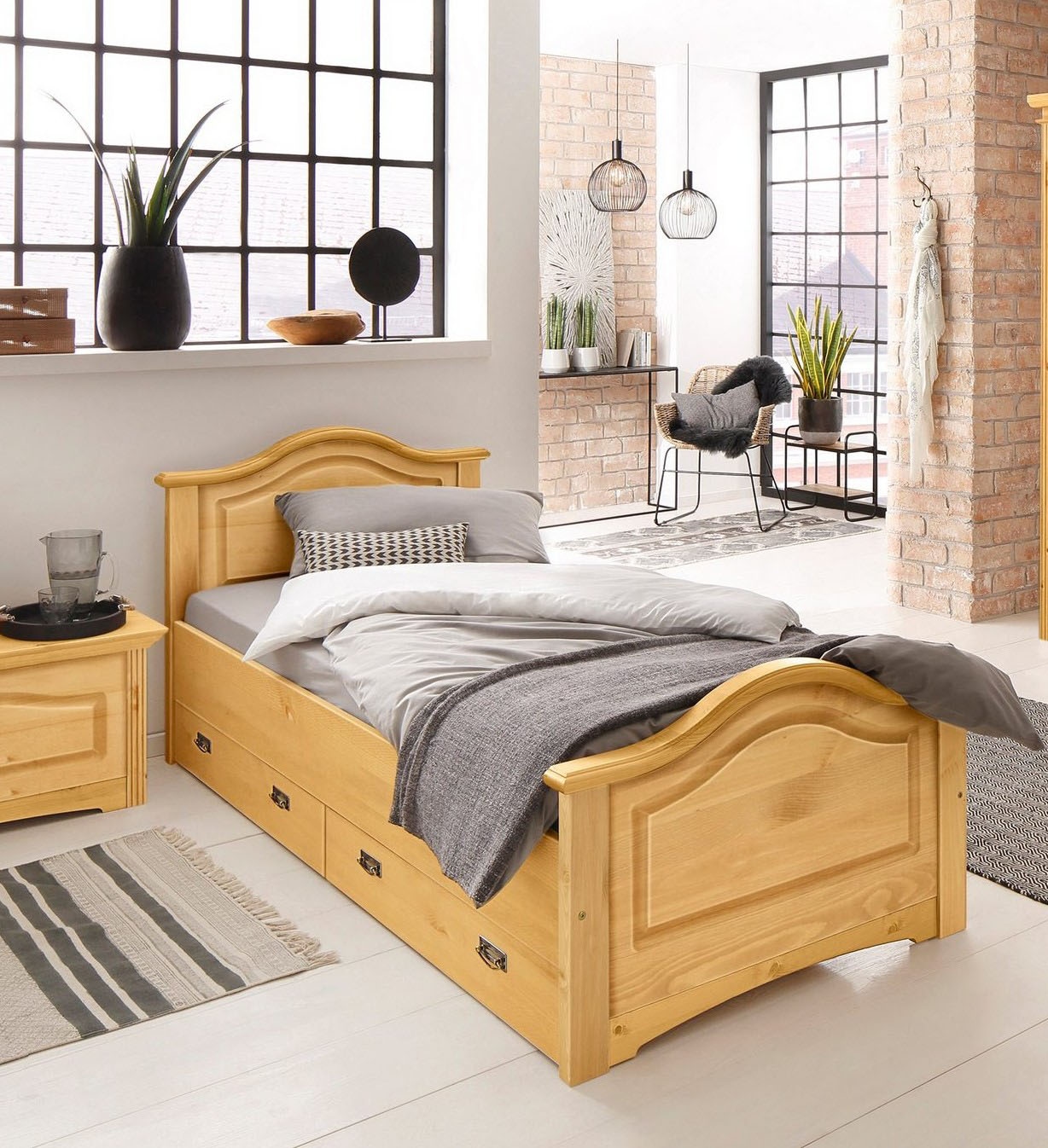 OTTO home Massivholzbett »Konrad, Stauraumbett, Messinggriffe, rustikaler Landhausstil« mit FSC®-zertifiziertem Massivholz, Liegehöhe 40 cm