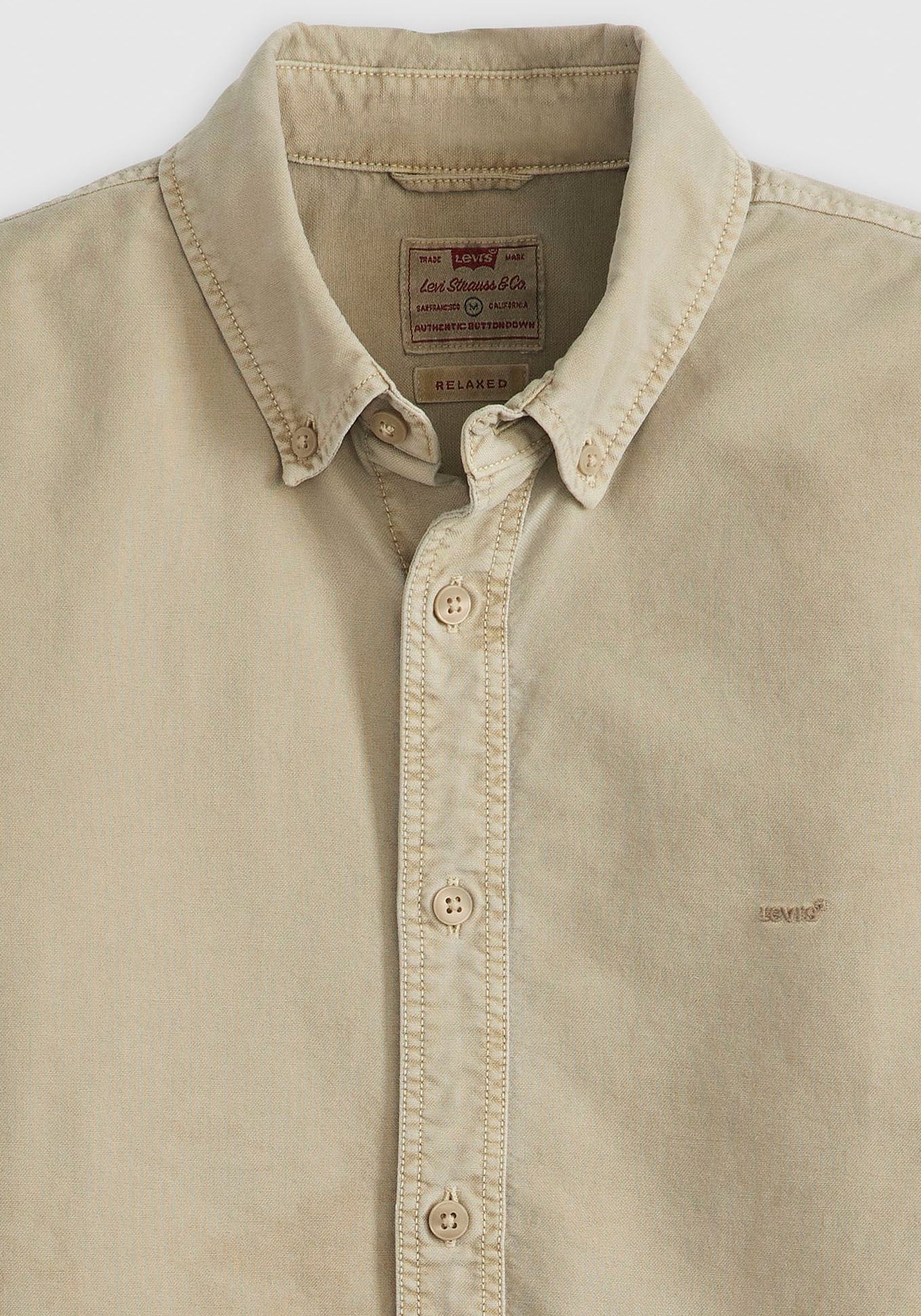Levi's® Langarmhemd »AUTHENTIC BUTTON DOWN«, mit Ton-in-Ton Logostickerei auf der Brust