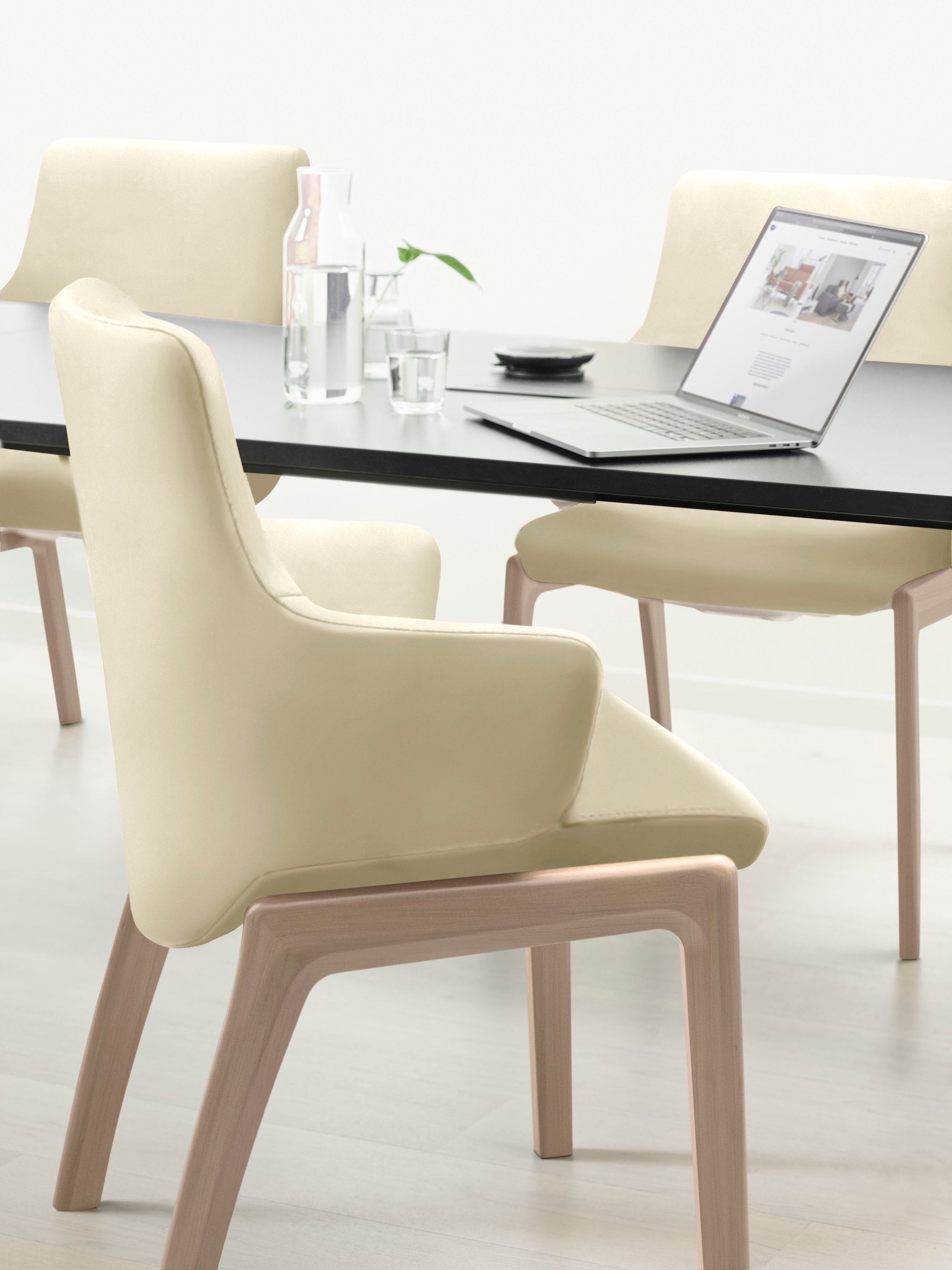 Stressless® Polsterstuhl »Laurel«, Leder PALOMA, Low Back mit Armlehne, Größe L, mit abgerundeten Beinen in Walnuss