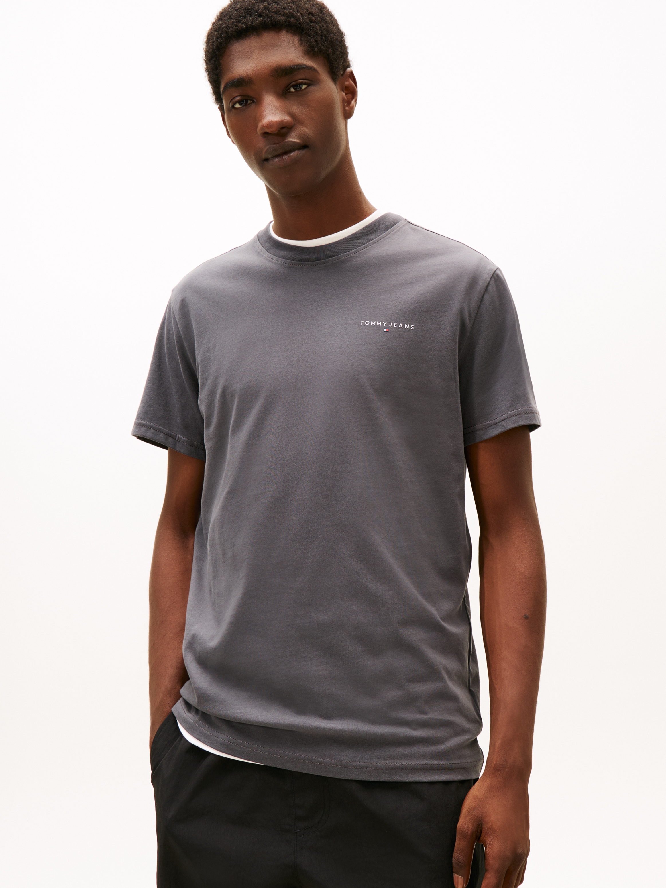 Tommy Jeans T-Shirt »TJM SLIM LINEAR CHEST TEE EXT« Mit Rundhalsausschnitt