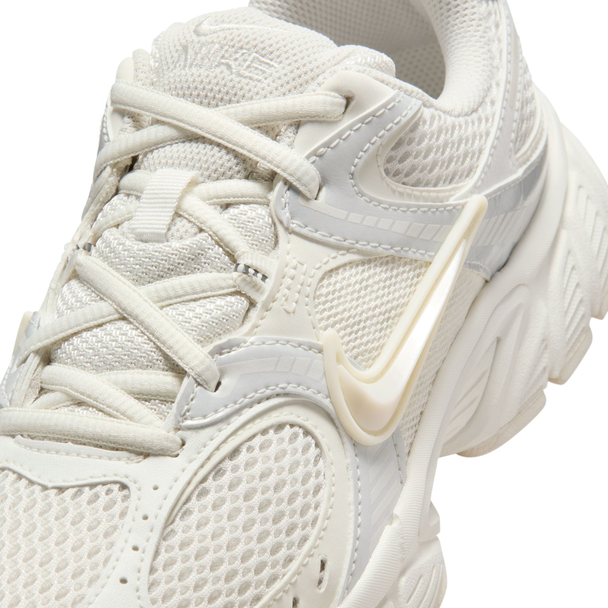 Nike Sportswear Sneaker »W V5 RNR«  inspiriert vom Design des Y2K Nike Vomero 5