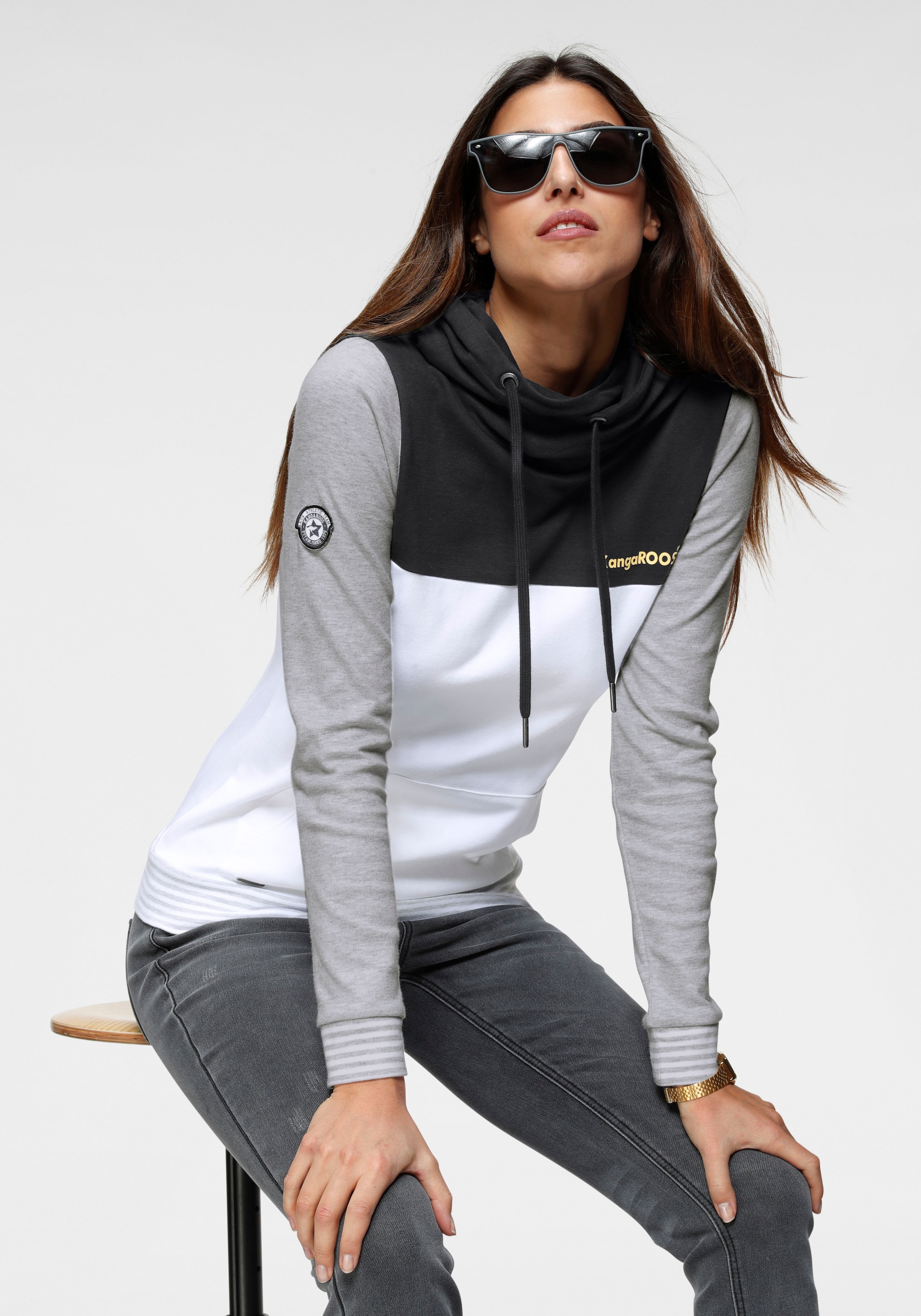 KangaROOS Kapuzensweatshirt, Langarm, figurbetonter Schnitt, aus Interlockmaterial