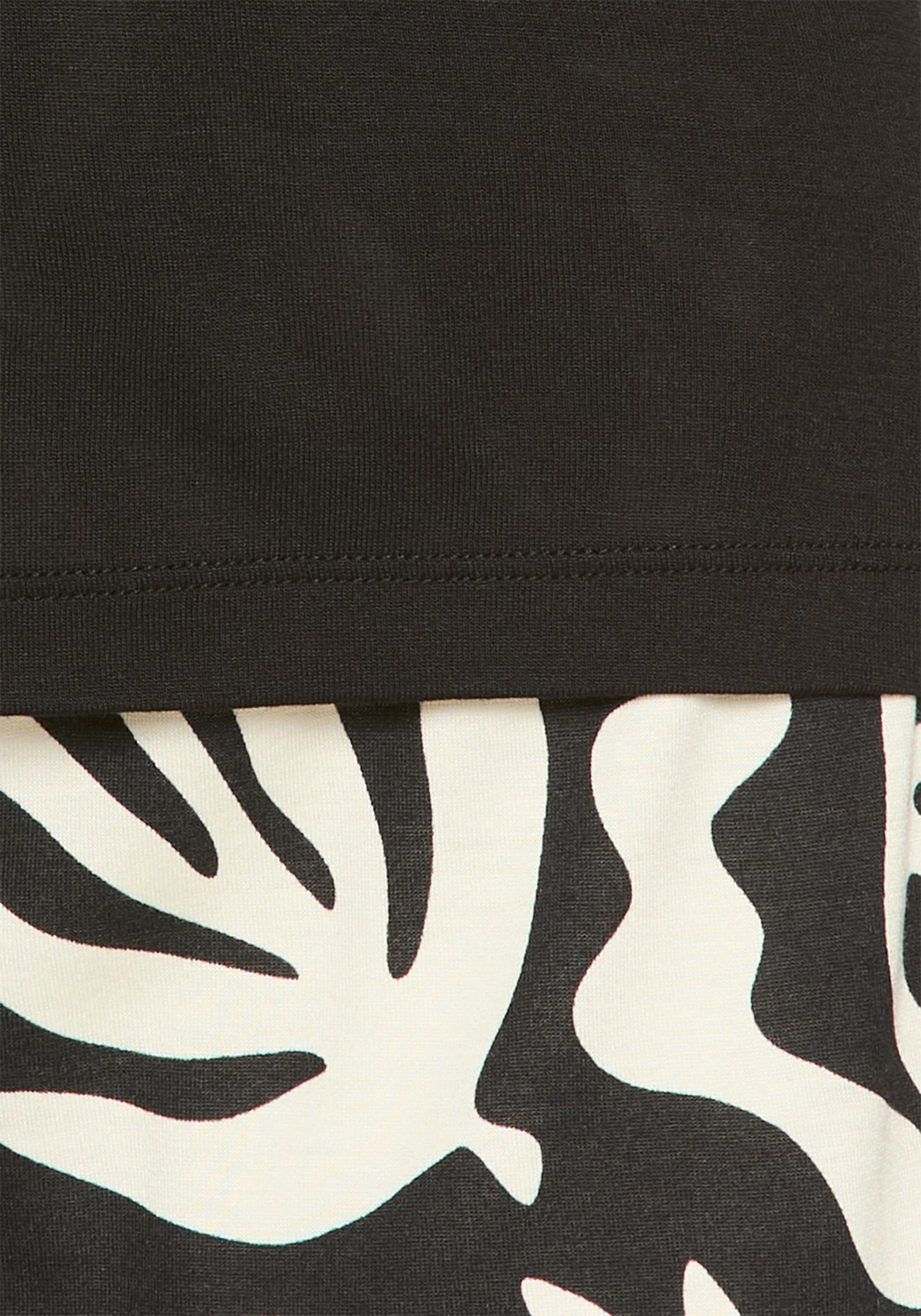 French Connection Shorty 2 im zeitlosen Schwarz-Weiß-Look