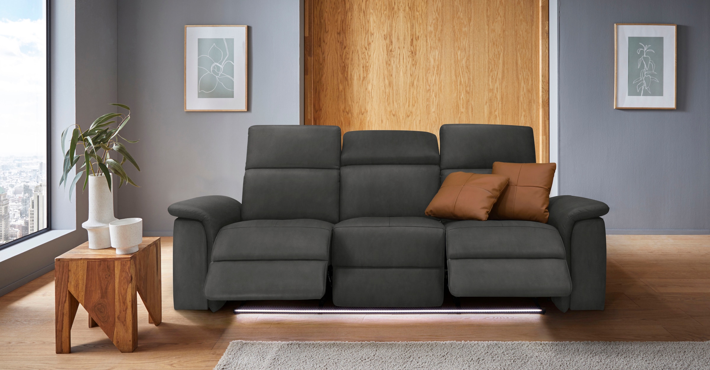 Places of Style 3-Sitzer »Pareli 229cm, manuelle u. elektr. Relaxfunktion in 2 Sitzen«, USB, KT-Verstellung, LED Beleuchtung, in Echtleder, Kunstleder, Web
