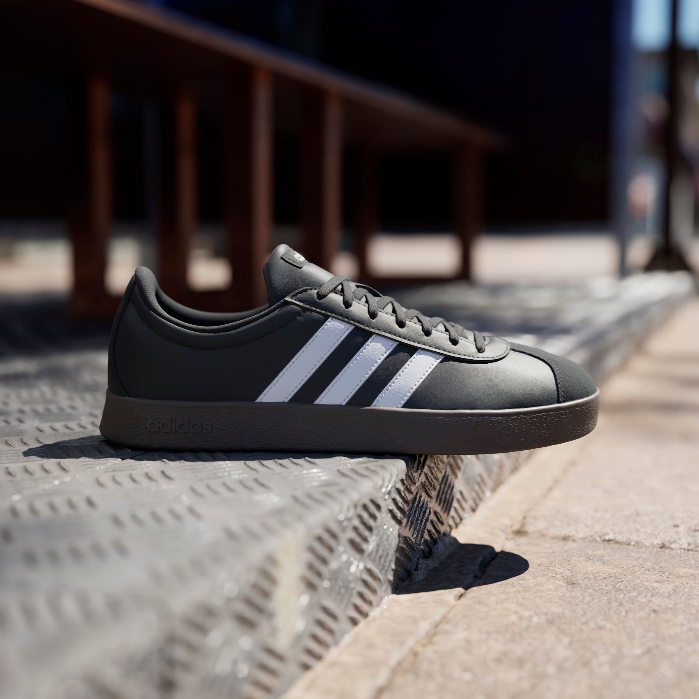 adidas Sportswear Sneaker »VL COURT BASE«, Design auf den Spuren des adidas Samba