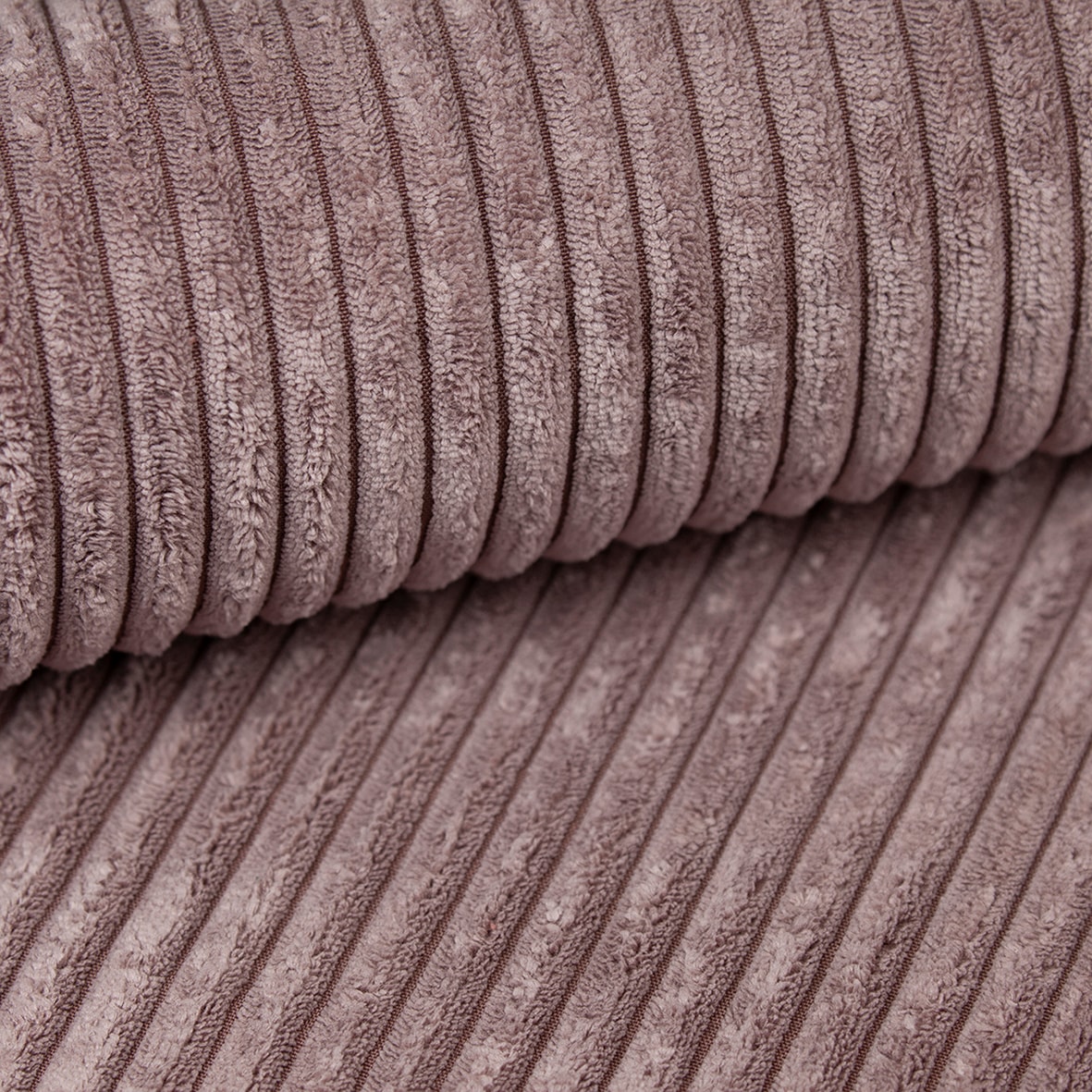 WERK2 Ecksofa »Hugo-L, kuschelweiche Trendstoffe Cord und Breitcord, L-Form«, Design Ecksofa in Cord mit Schlaffunktion & Bettkasten, Breite 267cm