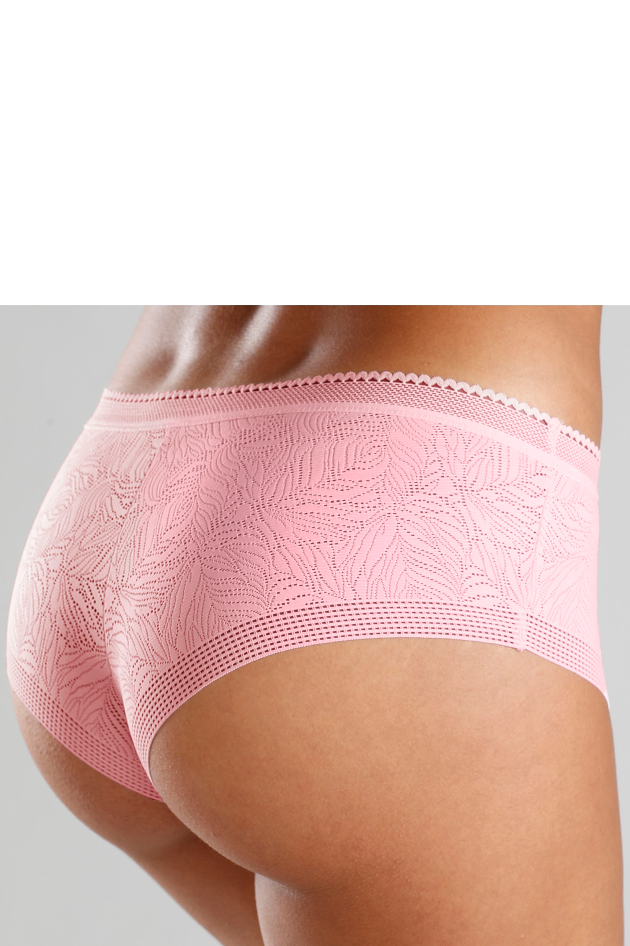 LASCANA Panty, aus extra flachem Material in blumiger Optik
