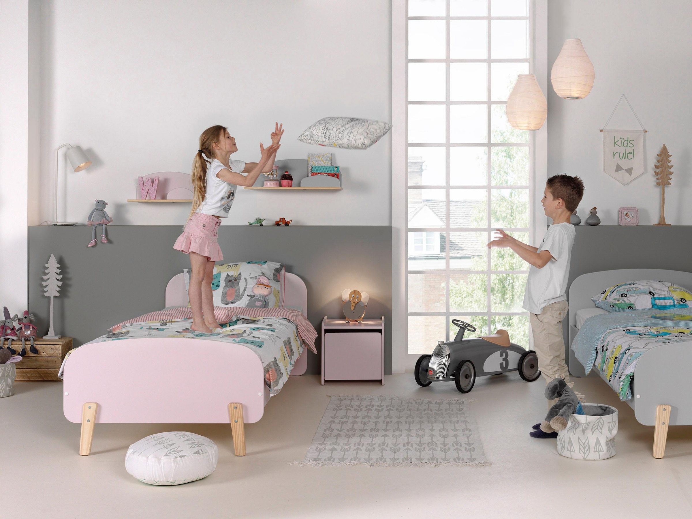 Vipack Kinderbett »Kiddy, inkl. Rolllattenrost, Liegefläche 90/200 cm«, (B/H/T ca. 205x72x94cm, gerundetes Kopf-/Fußteil, verschiedene Farben), gradliniges Design in Retro-Optik, hochwertiges MDF lackiert