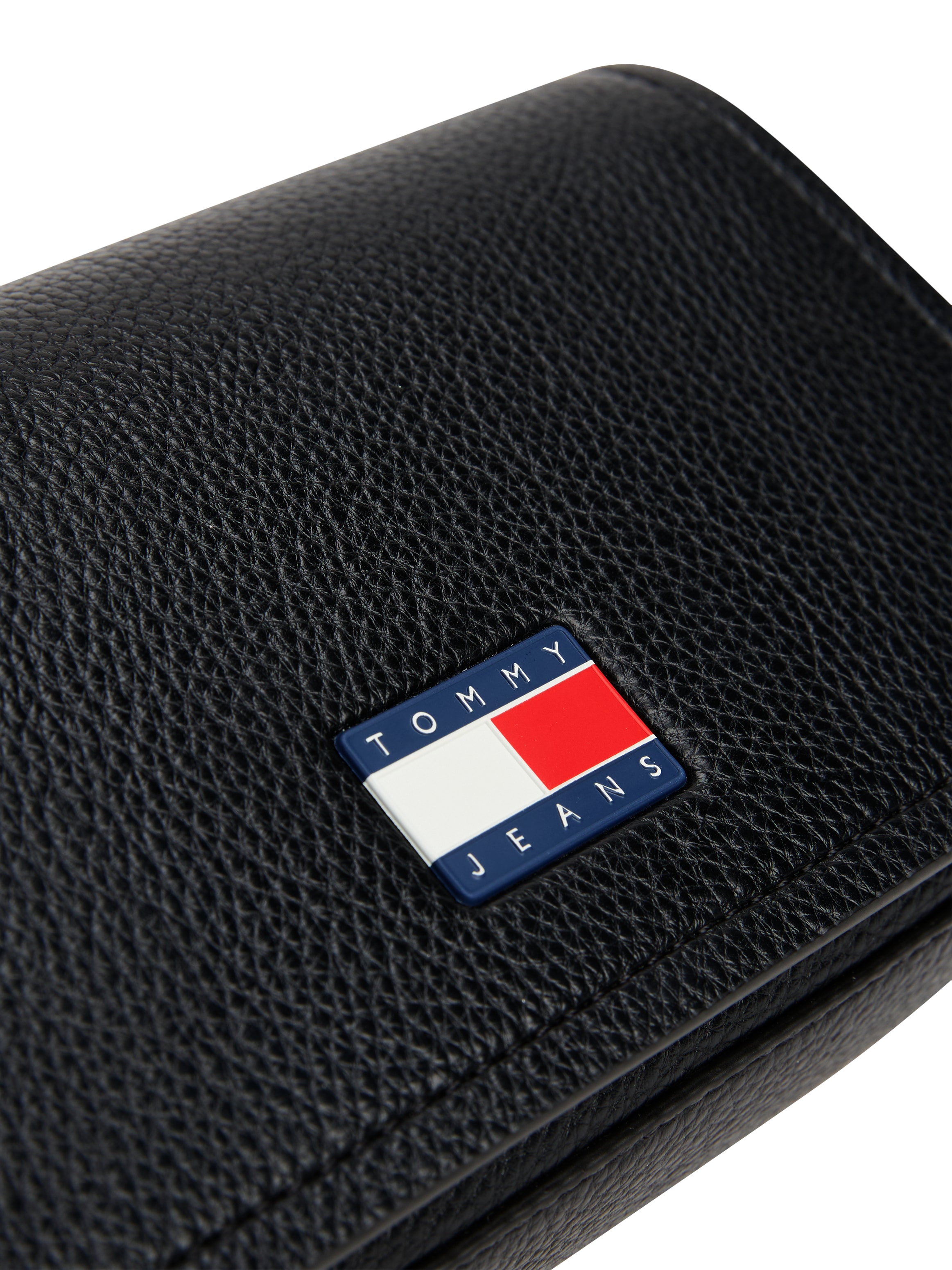 Tommy Jeans Umhängetasche »TJW MUST FLAP CROSSOVER« , Damen Schultertasche, Minibag mit Tommy-Schmuckemblem