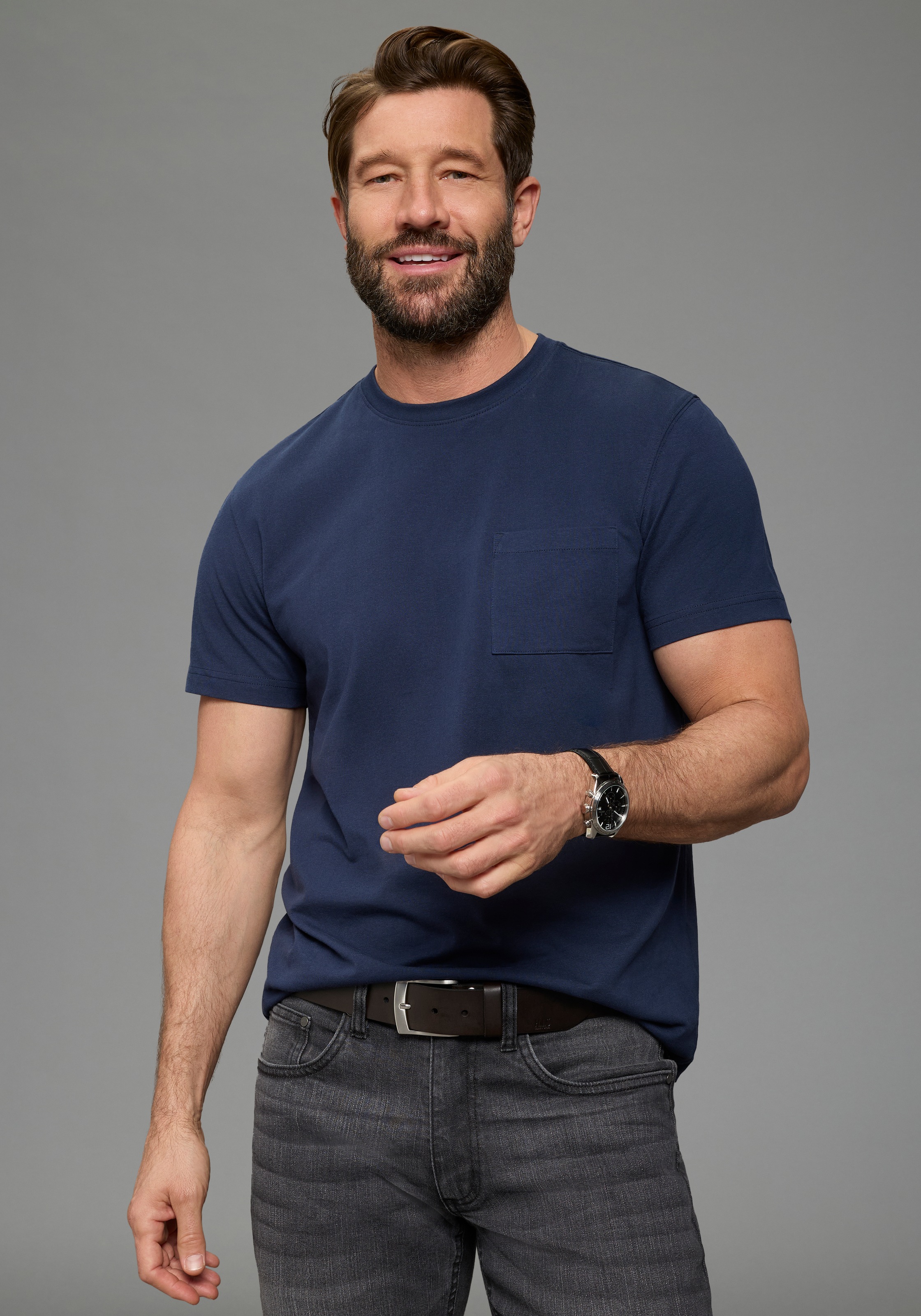 Man's World Rundhalsshirt »Neue Kollektion!« Regular Fit, kurzarm, mit Brusttasche, unifarben