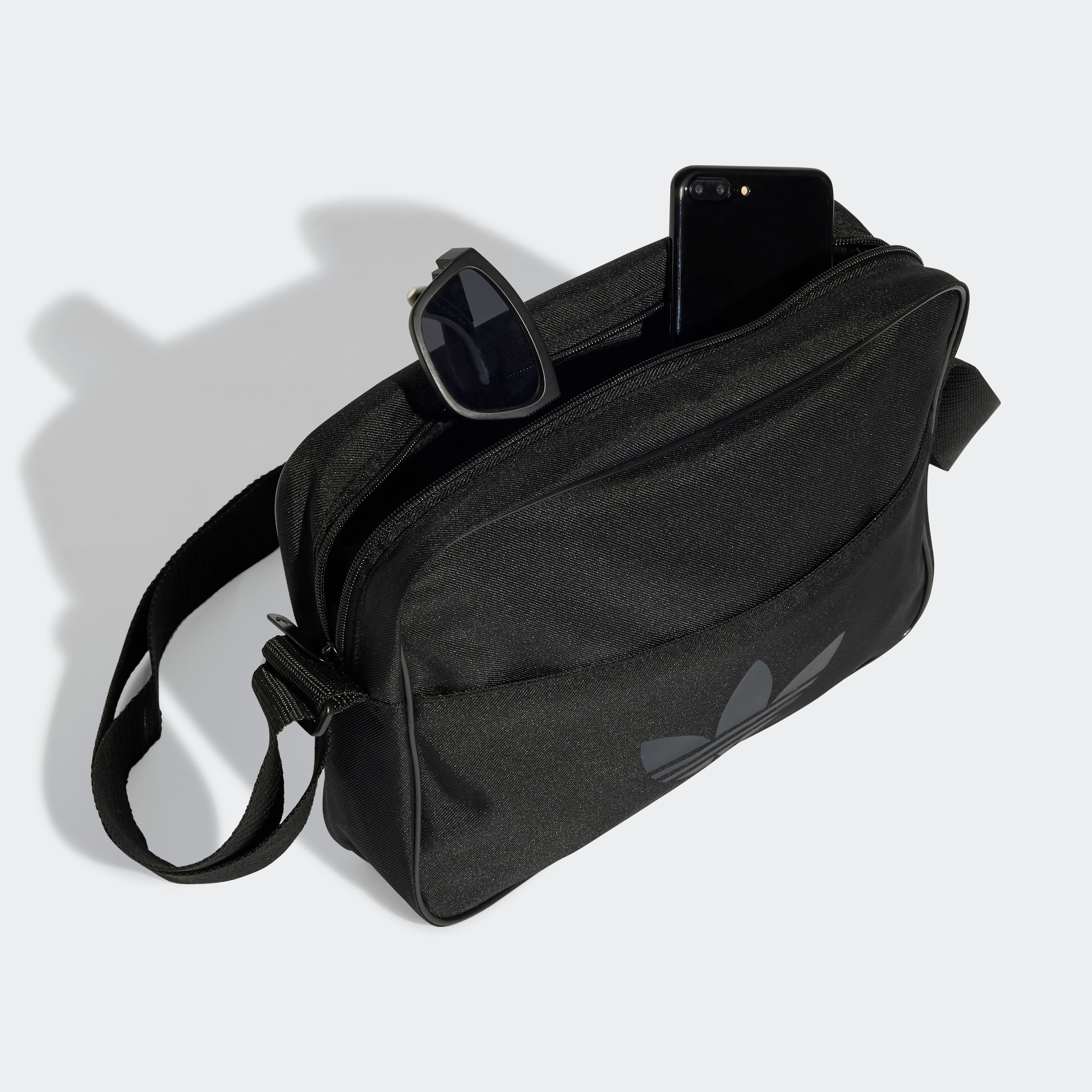 adidas Originals Sporttasche »AC AIRLINER«, Schultertasche im Retrolook