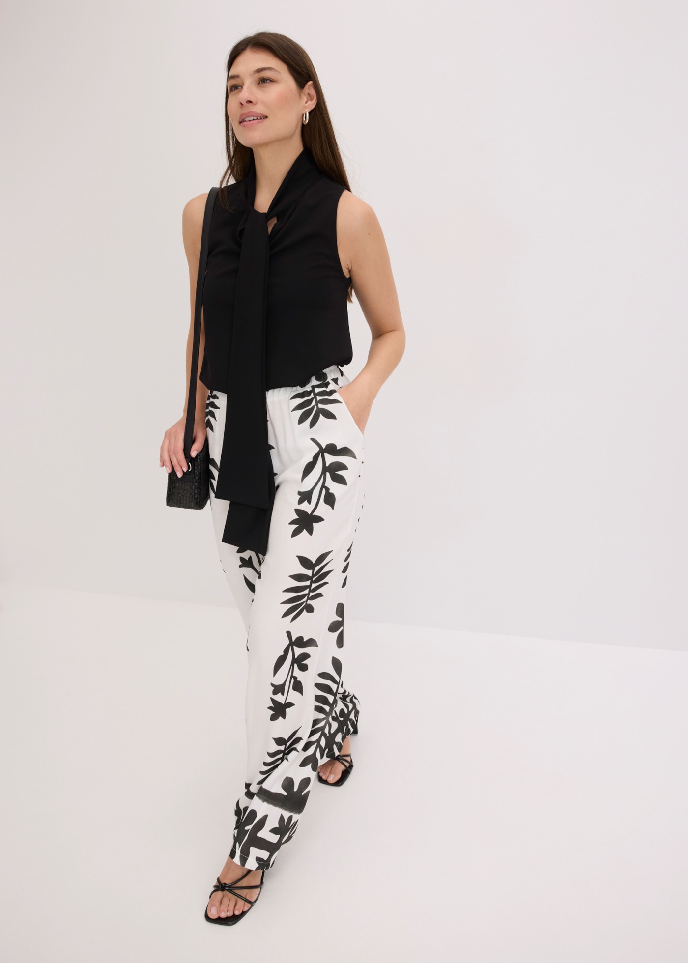 bonprix Stoffhose  aus Viskose, mit Gummibund, Loose Fit Passform, bedruckt