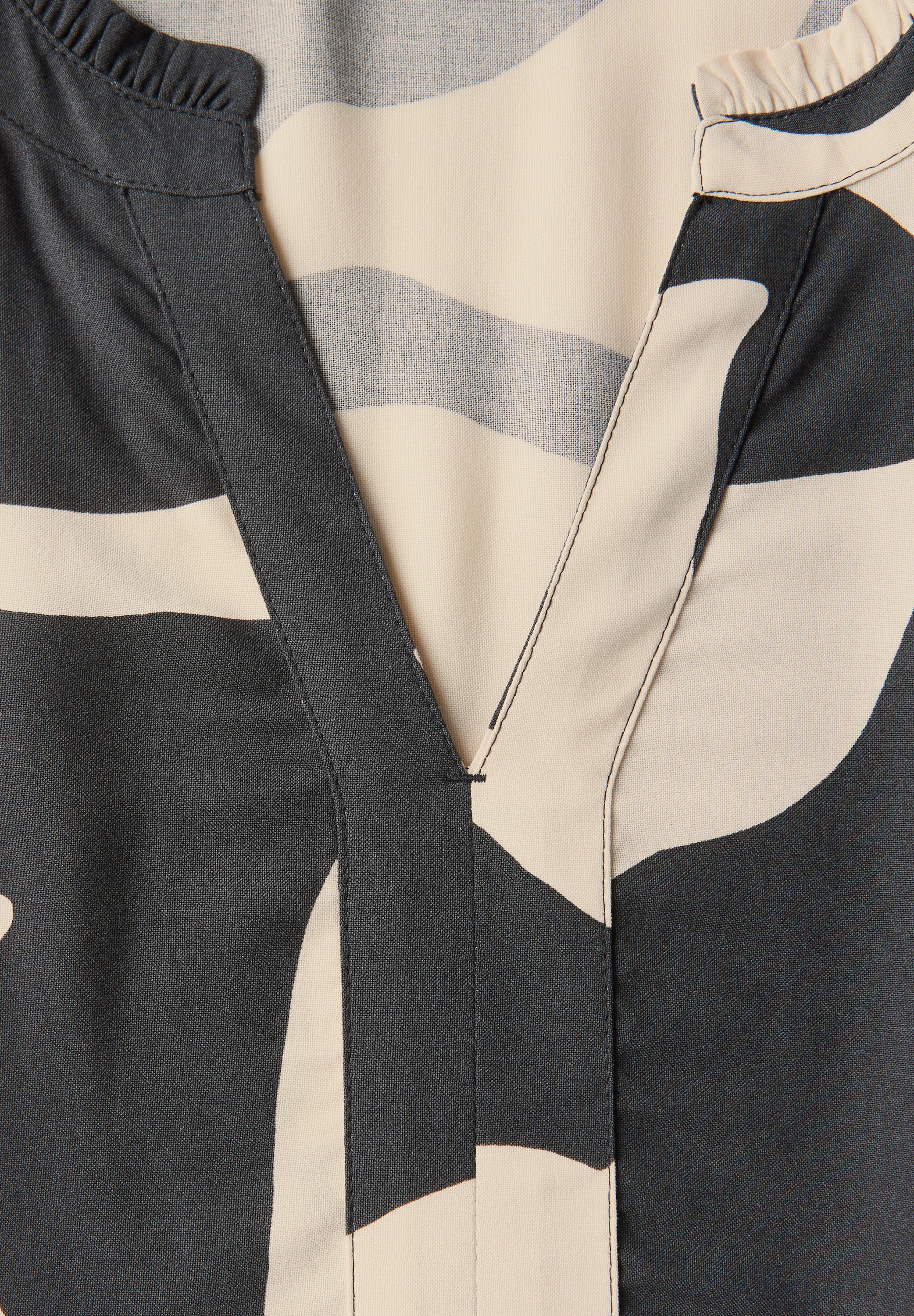 STREET ONE Midikleid, mit Volants und grafischem Muster