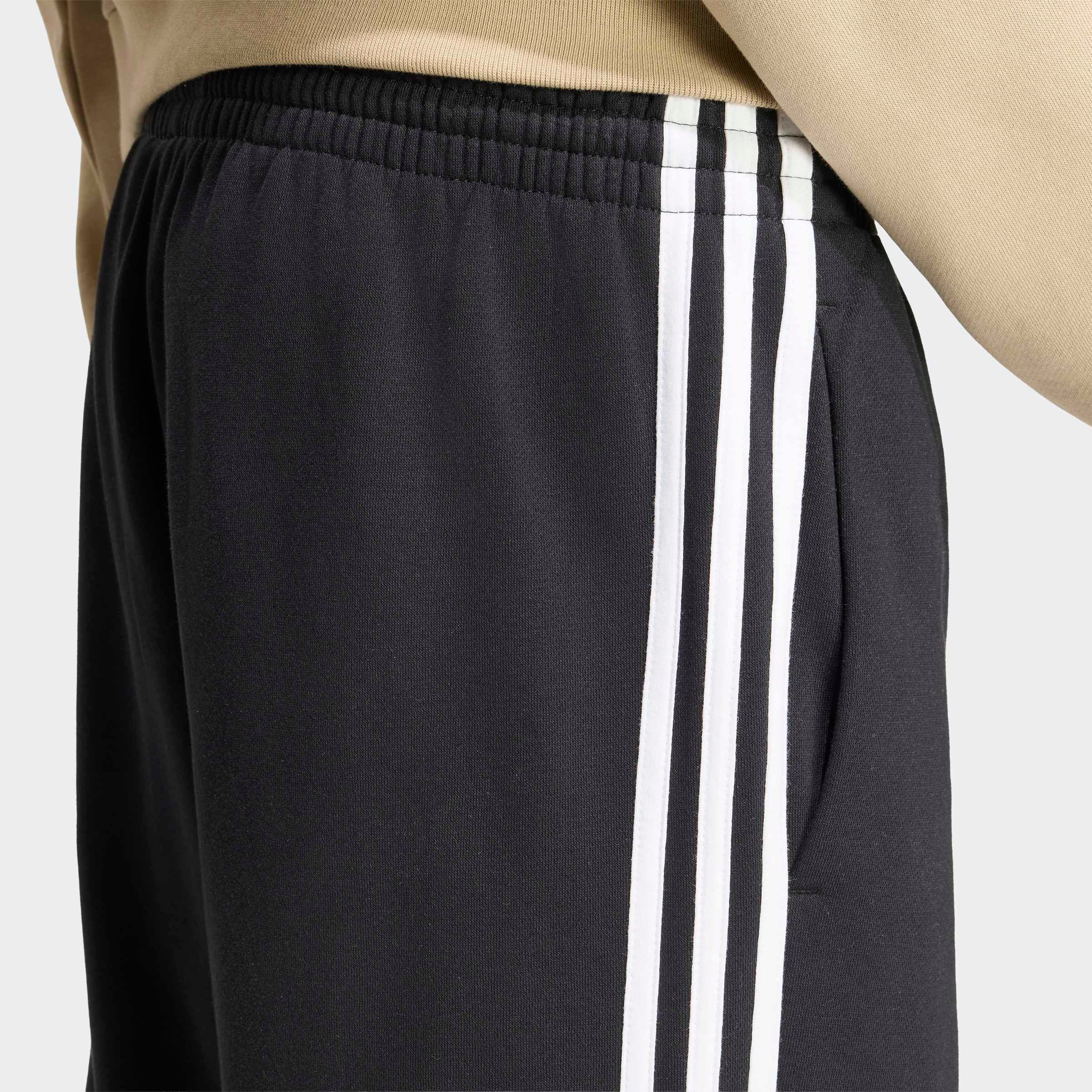 adidas Sportswear Sporthose »ESSENTIALS 3-STREIFEN FLEECE TAPERED OPEN HEM«