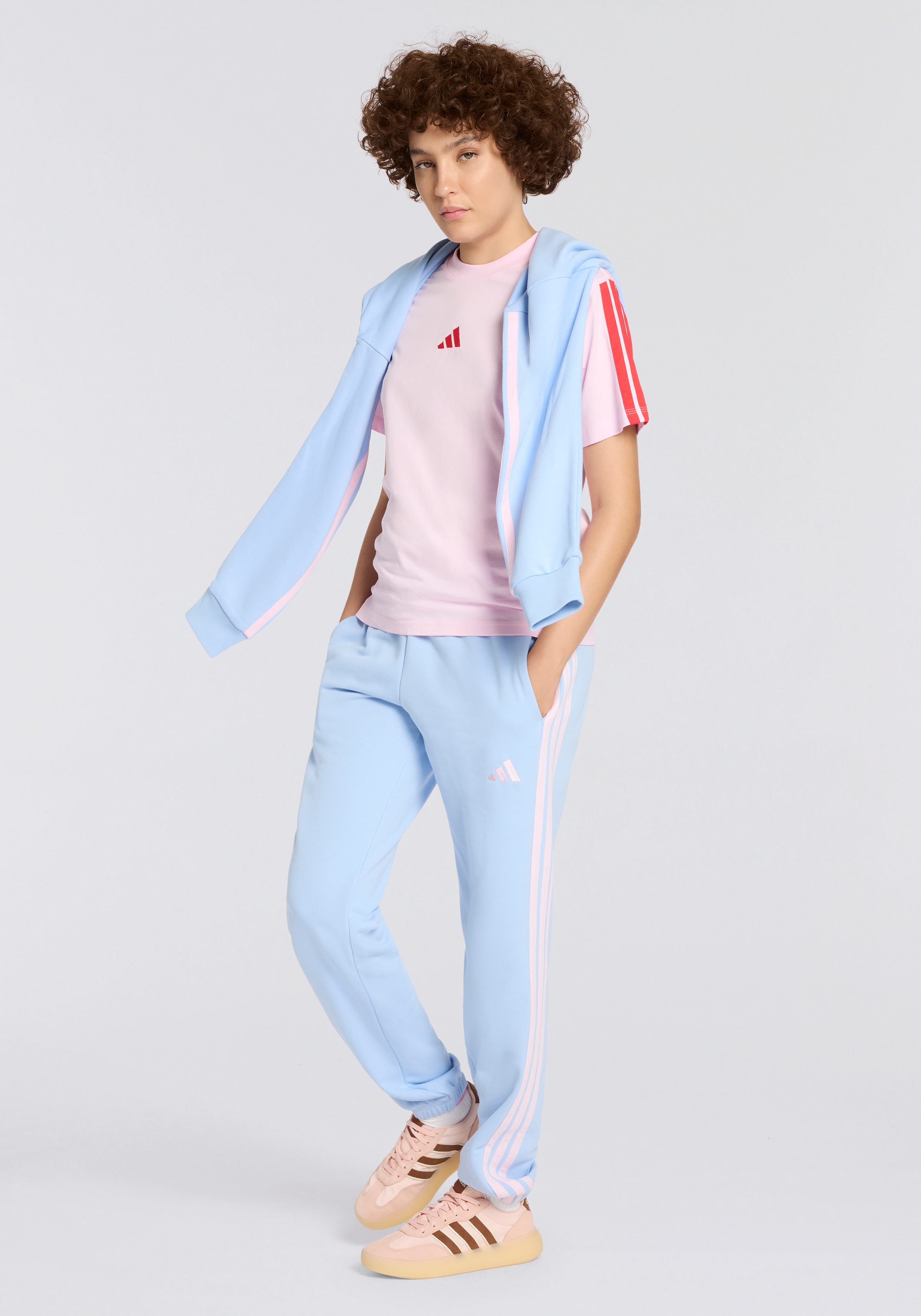 adidas Sportswear T-Shirt »ESSENTIALS 3-STREIFEN COTTON« klassische 3-Streifen an den Ärmeln, ohne Verschluss