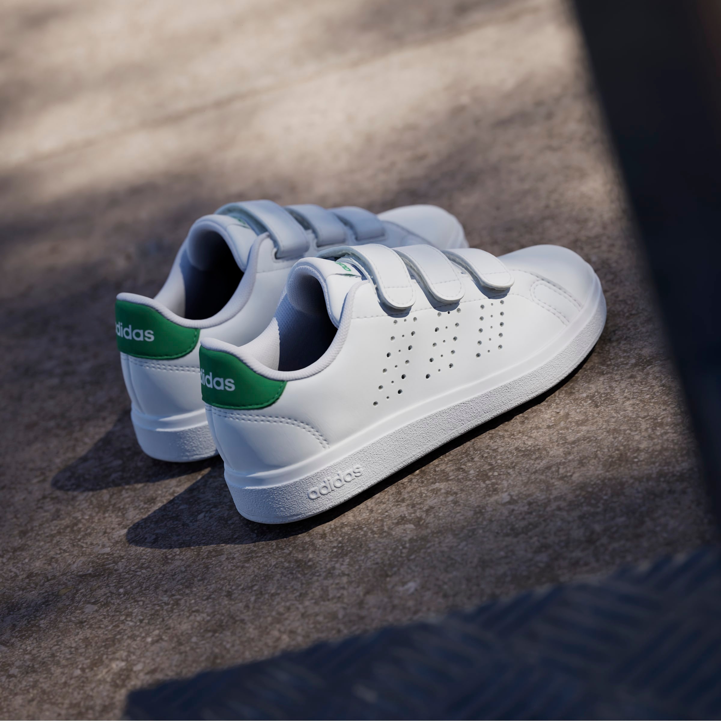 adidas Sportswear Klettschuh »ADVANTAGE BASE 2.0 KIDS«  Design auf den Spuren des adidas Stan Smith, für Kinder & Jugendliche