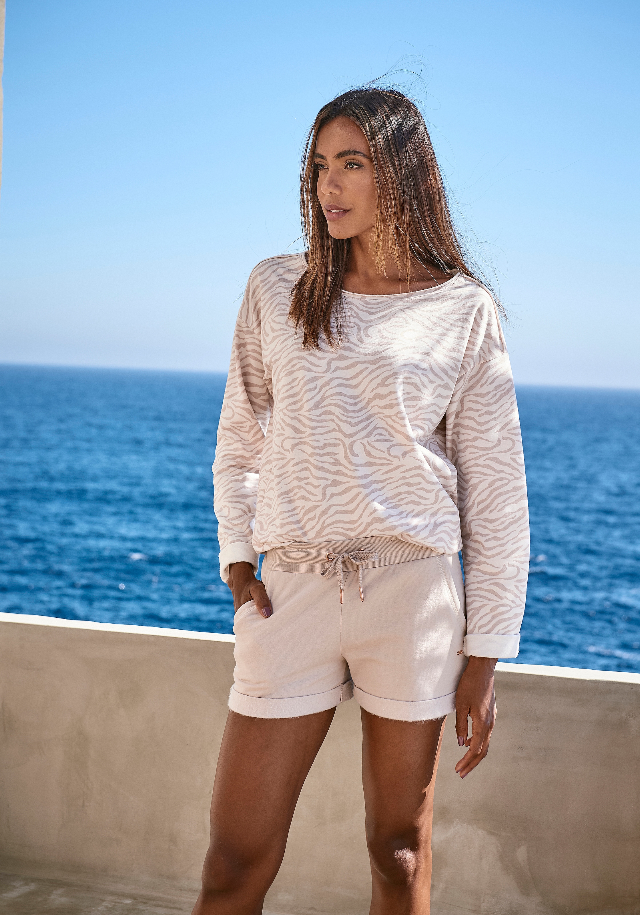 LASCANA Shorts, mit Rippbündchen und Umschlagsaum, Loungewear