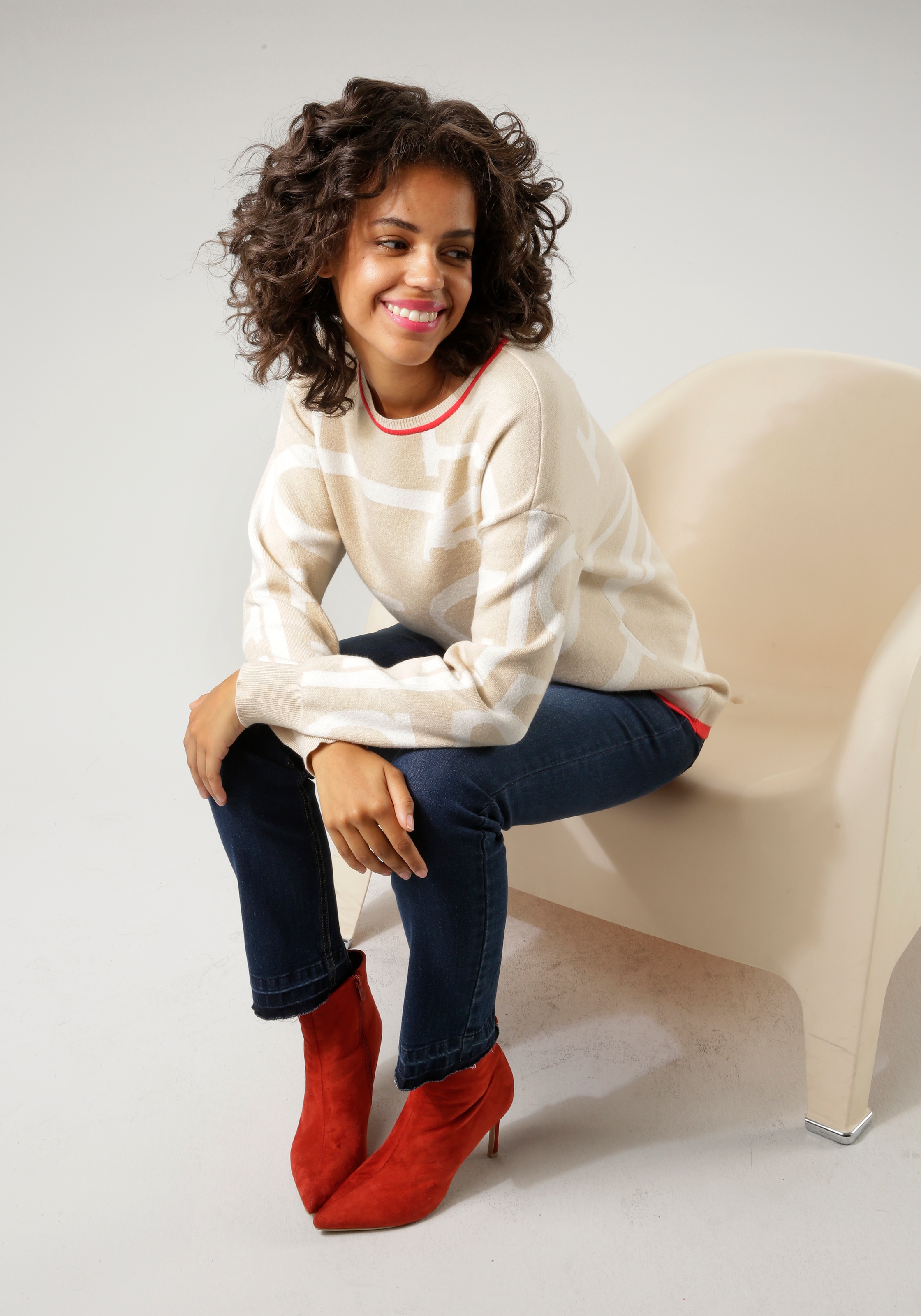 Aniston CASUAL Strickpullover, mit eingestrickten ANISTON-Schriftzügen