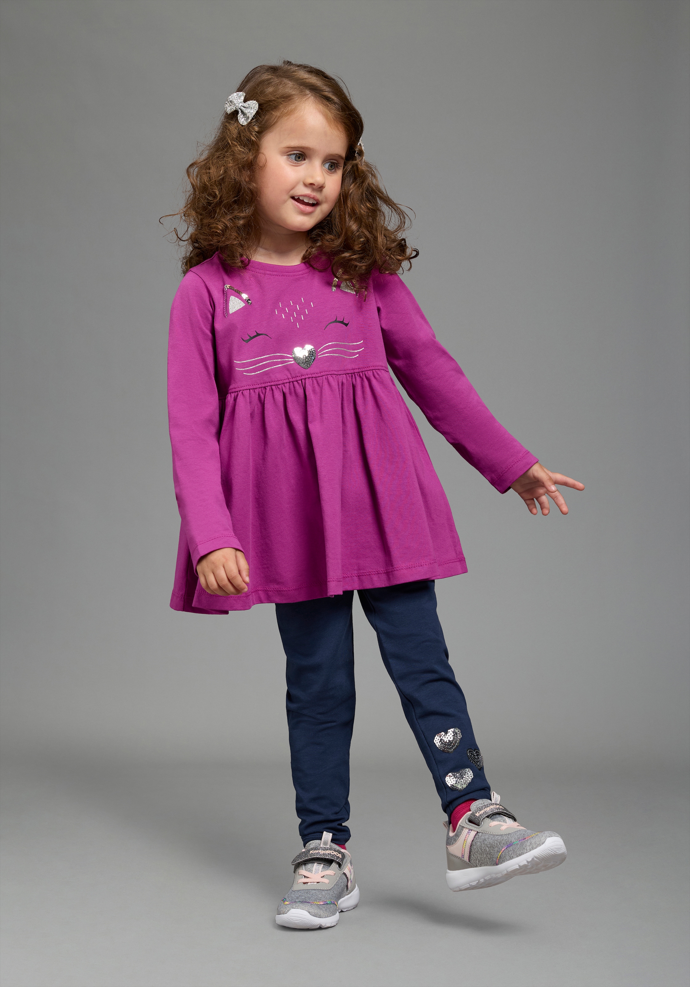 KIDSWORLD Langarmshirt & Leggings »2tlg. Set Shirt + Leggings mit schöner Paillettenapplikation« Set, 2, 2 Süßes Outfit für kleine Mädchen