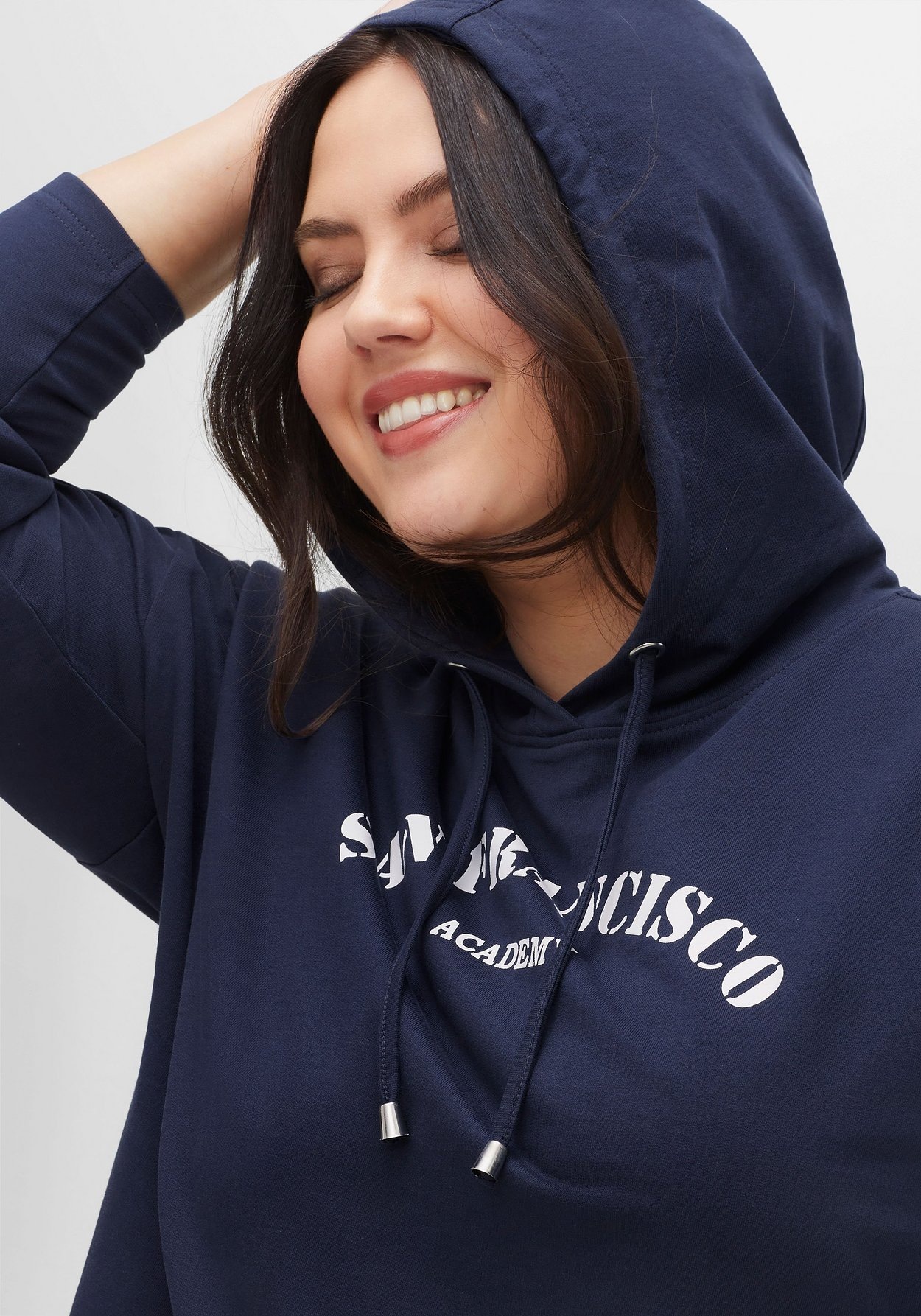Sheego Kapuzensweatshirt »Kapuzensweatshirt mit Frontdruck, in A-Linie«, mit Frontdruck, in A-Linie