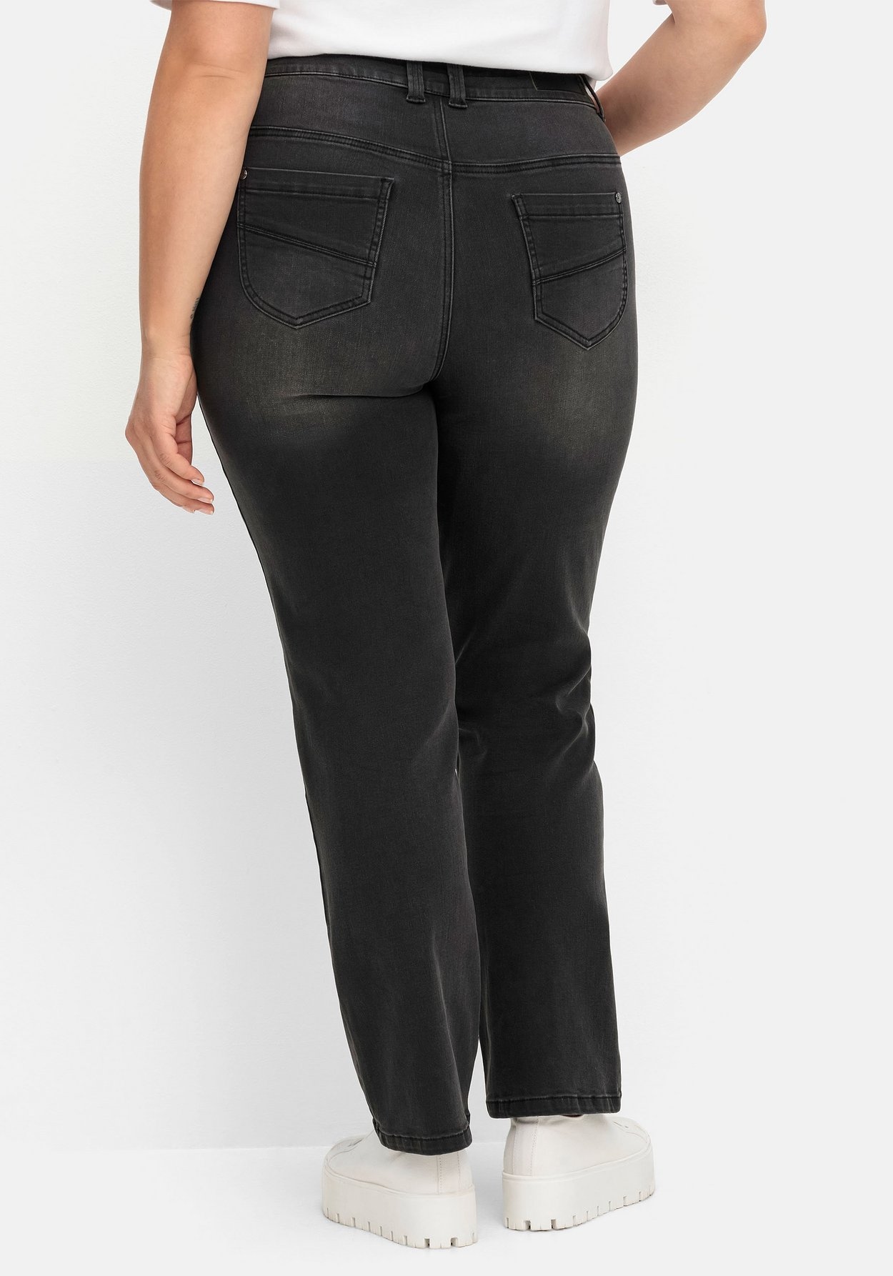 Sheego Gerade Jeans »Jeans MANUELA für eine schmale Taille und kräftige Oberschenkel«