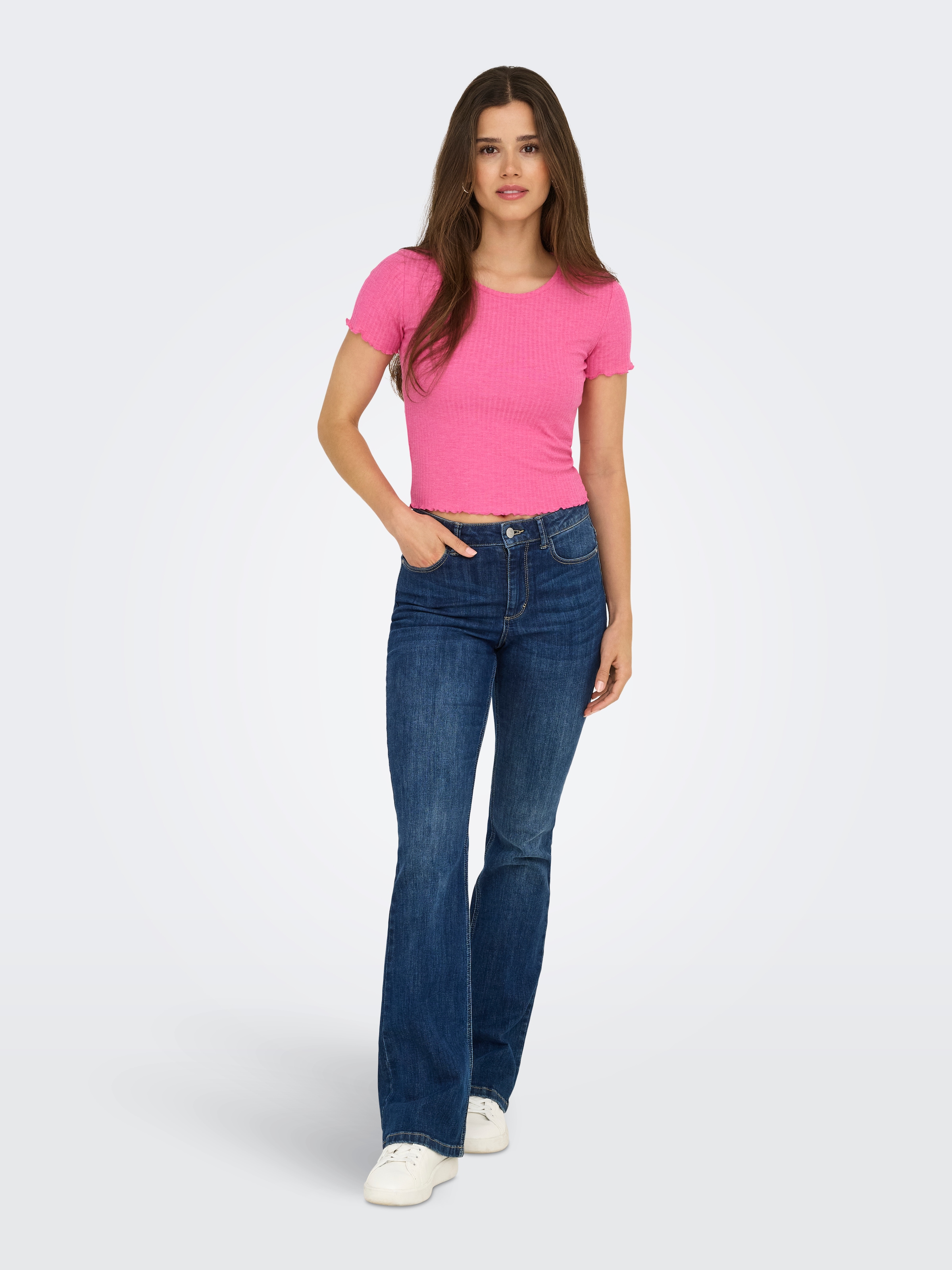 ONLY Rundhalsshirt »ONLEMMA S/S SHORT TOP NOOS JRS« Rundhals, modisch, regular fit, gewellter Abschluss, unifarben