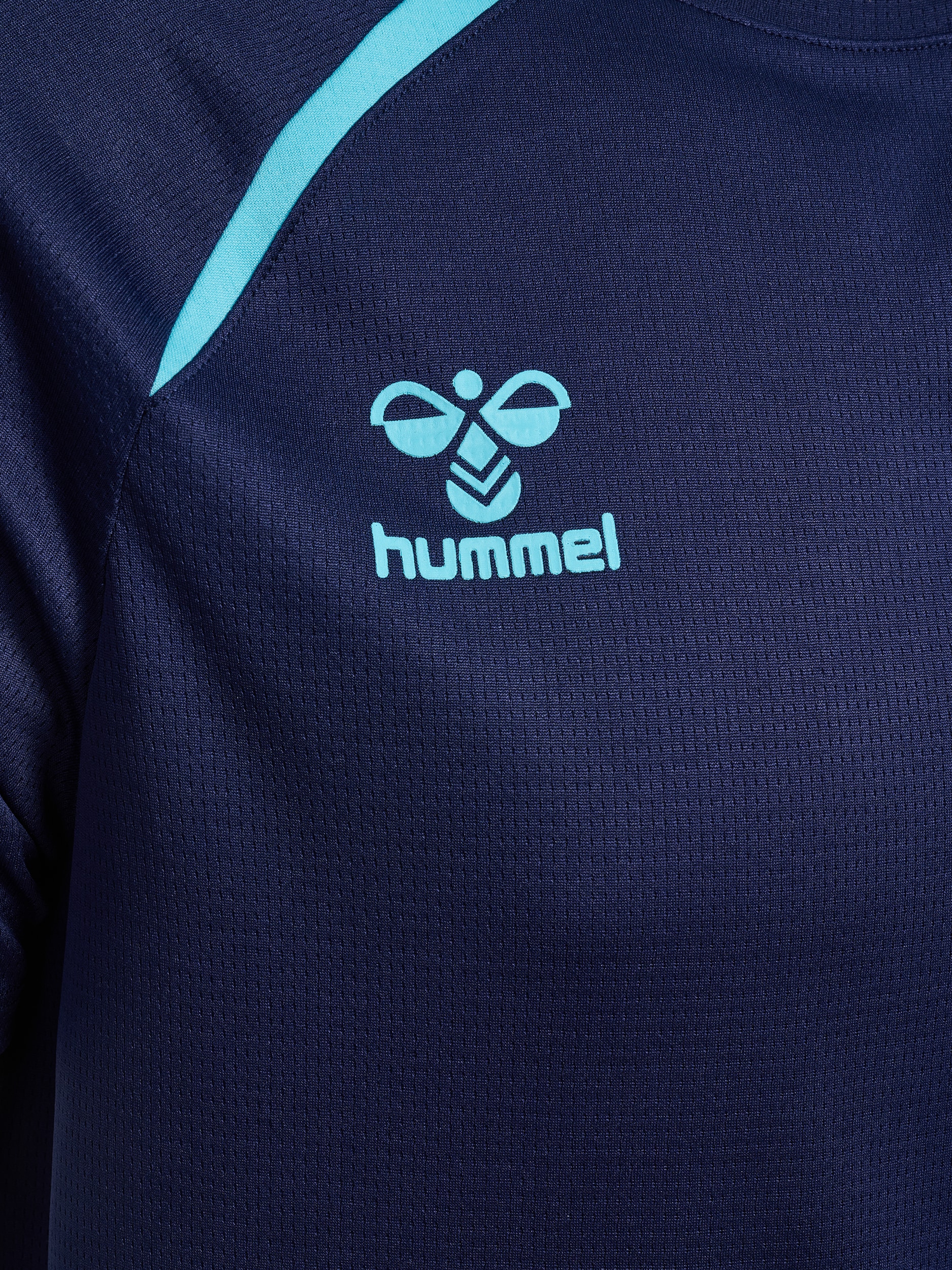 hummel Trainingsshirt »HMLLEAD 2.0 JERSEY S/S« 1 Stk. reguläre Passform, mit Chevrons auf den Schultern, sportlicher Stil