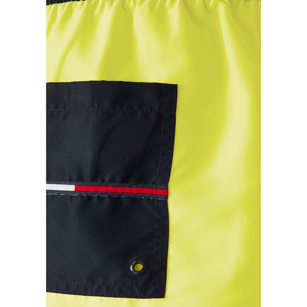 Tommy Hilfiger Swimwear Badeshorts, mit Gesäßtasche in Kontrastfarbe