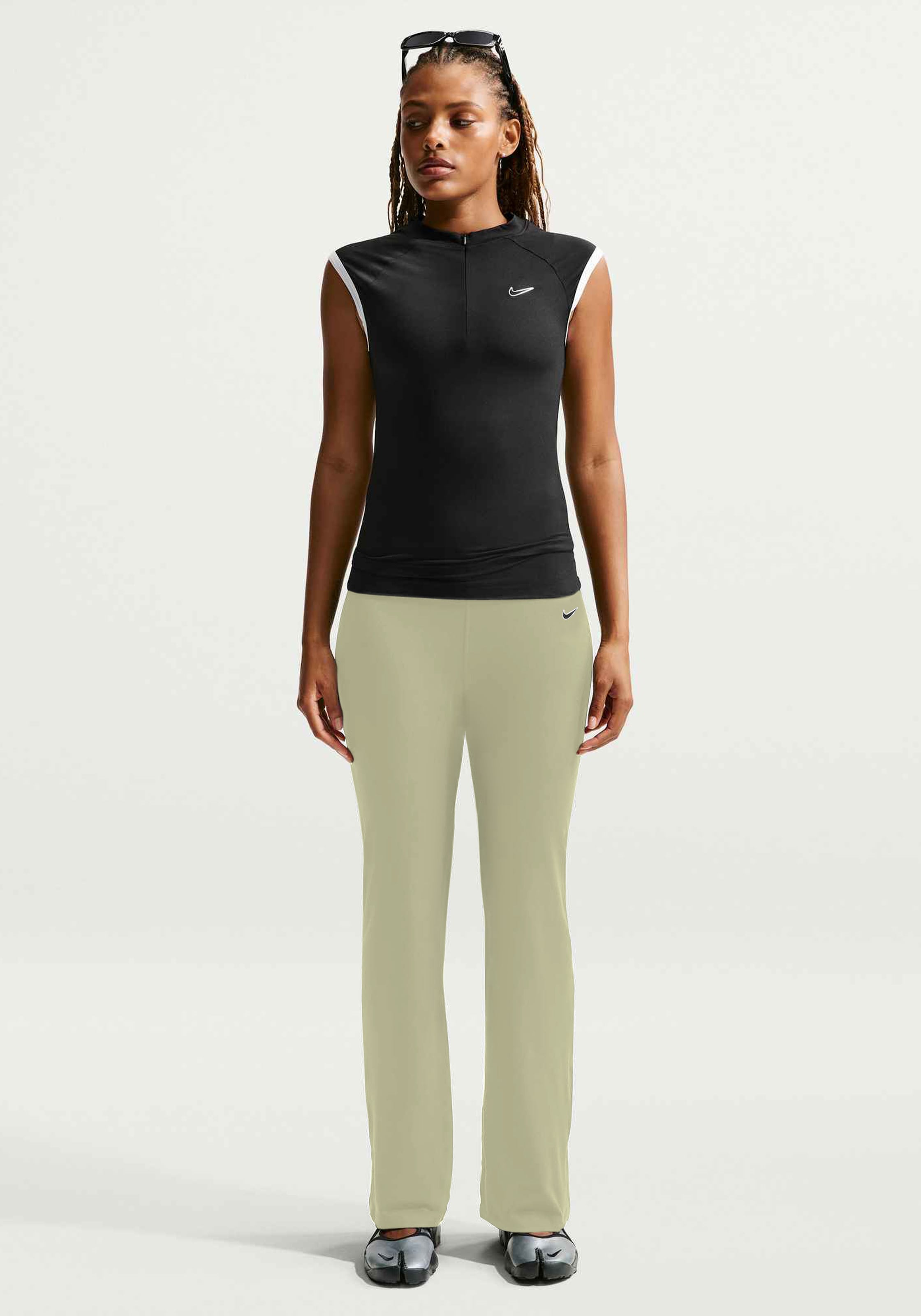 Nike Sportswear Sporthose »W NK FLARED PANT GLS«  mit ausgestelltem Bein, aus Polyester und Elasthan