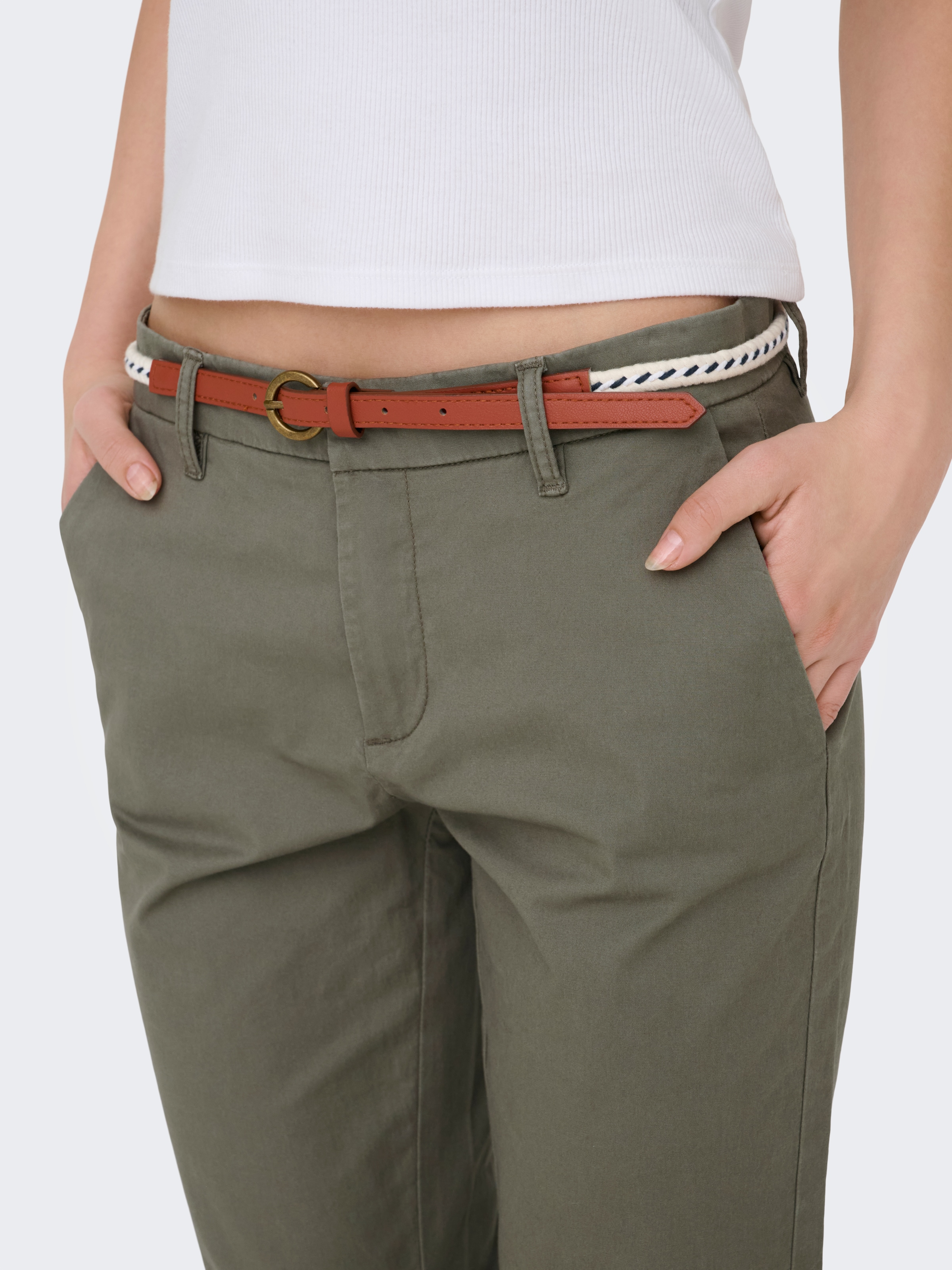 ONLY Chinohose »ONLBIANA – Chinohose mit Gürtel und Umschlagsaum«  slim fit, modisch, Web, Baumwollmischung