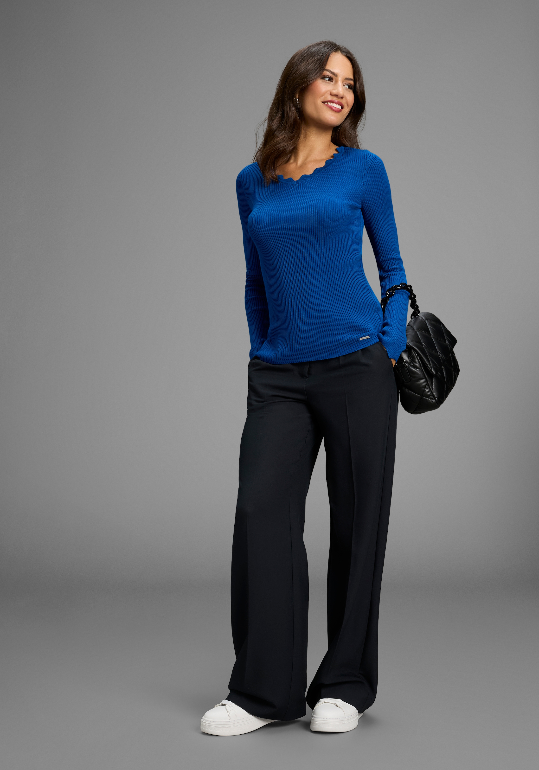 Laura Scott V-Ausschnitt-Pullover, mit femininer Wellenkante