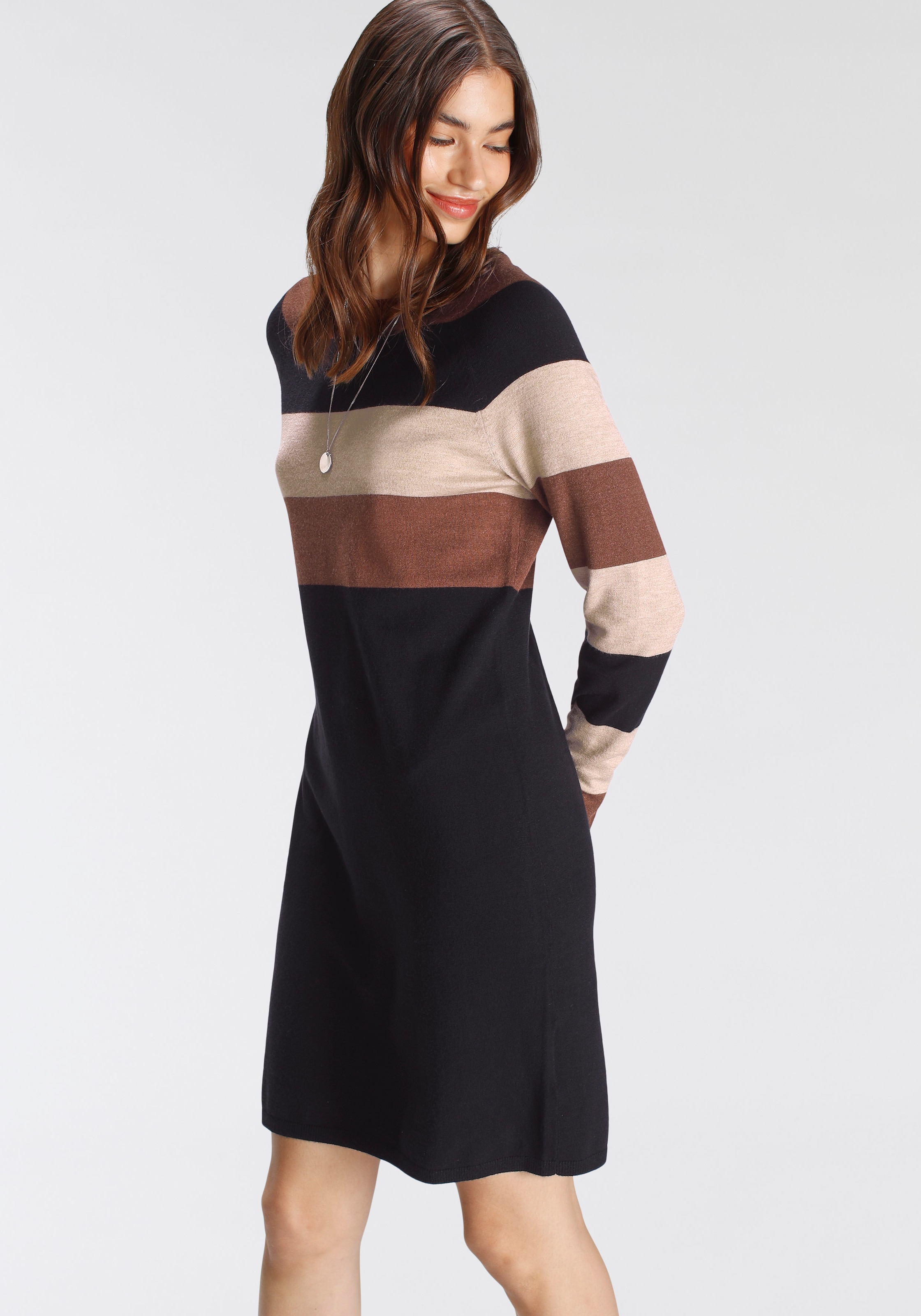 Tamaris Strickkleid, lässiger, casual Look, aus Viskosemischung, langärmlig