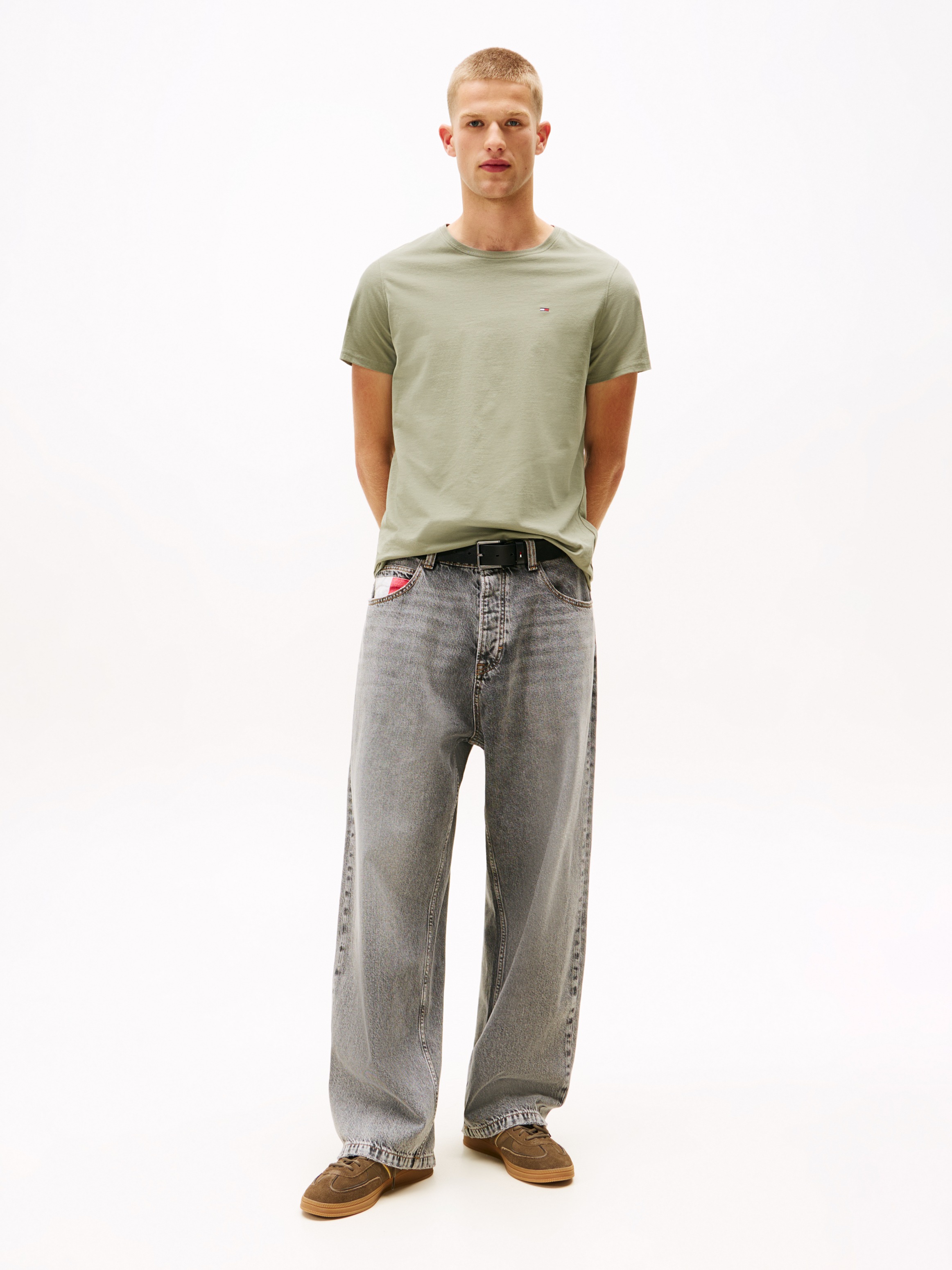 Tommy Jeans T-Shirt »TJM ESSENTIAL SOLID TEE«, mit Rundhalsausschnitt und dezenter Logo-Flag