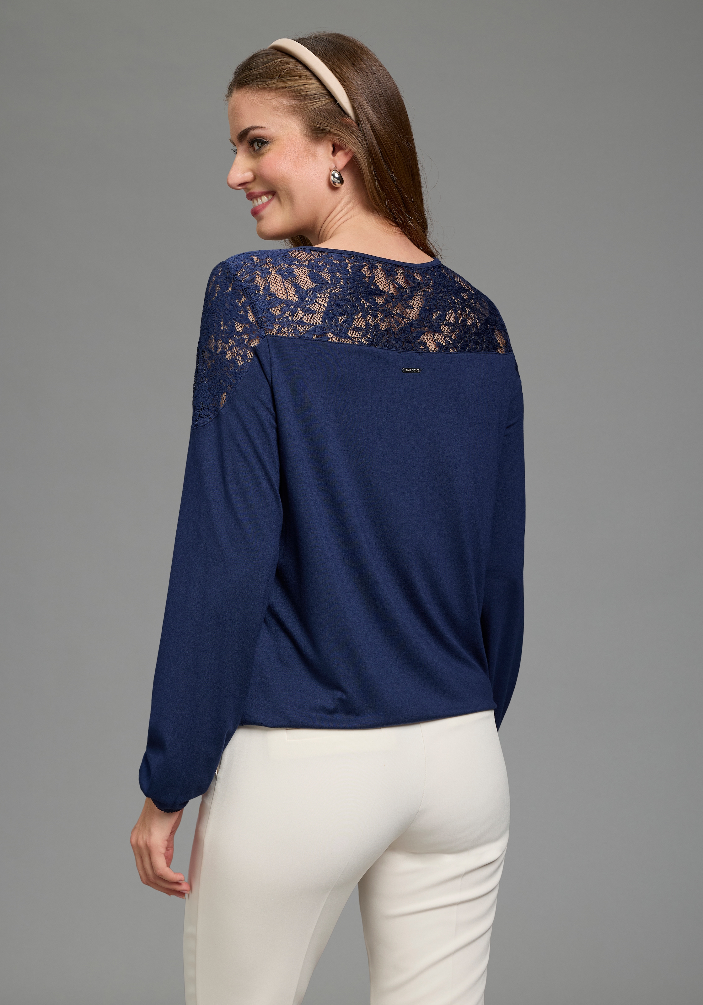 Laura Scott Spitzenshirt in hüftlanger, figurumspielender Passform, unifarben