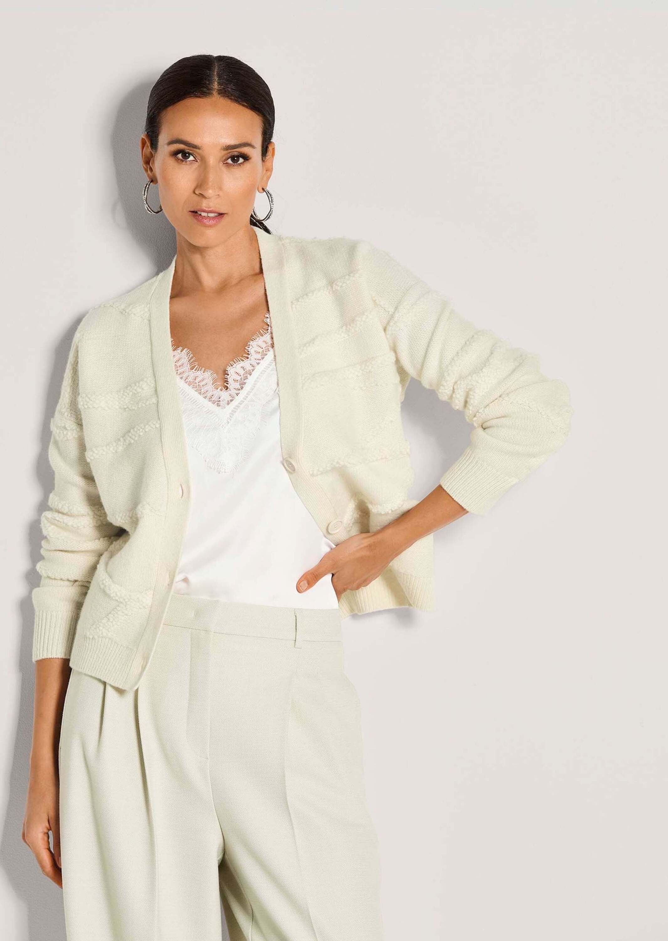 MADELEINE Strickjacke »Strickjacke Moderne Oversized-Jacke mit V-Ausschnitt«