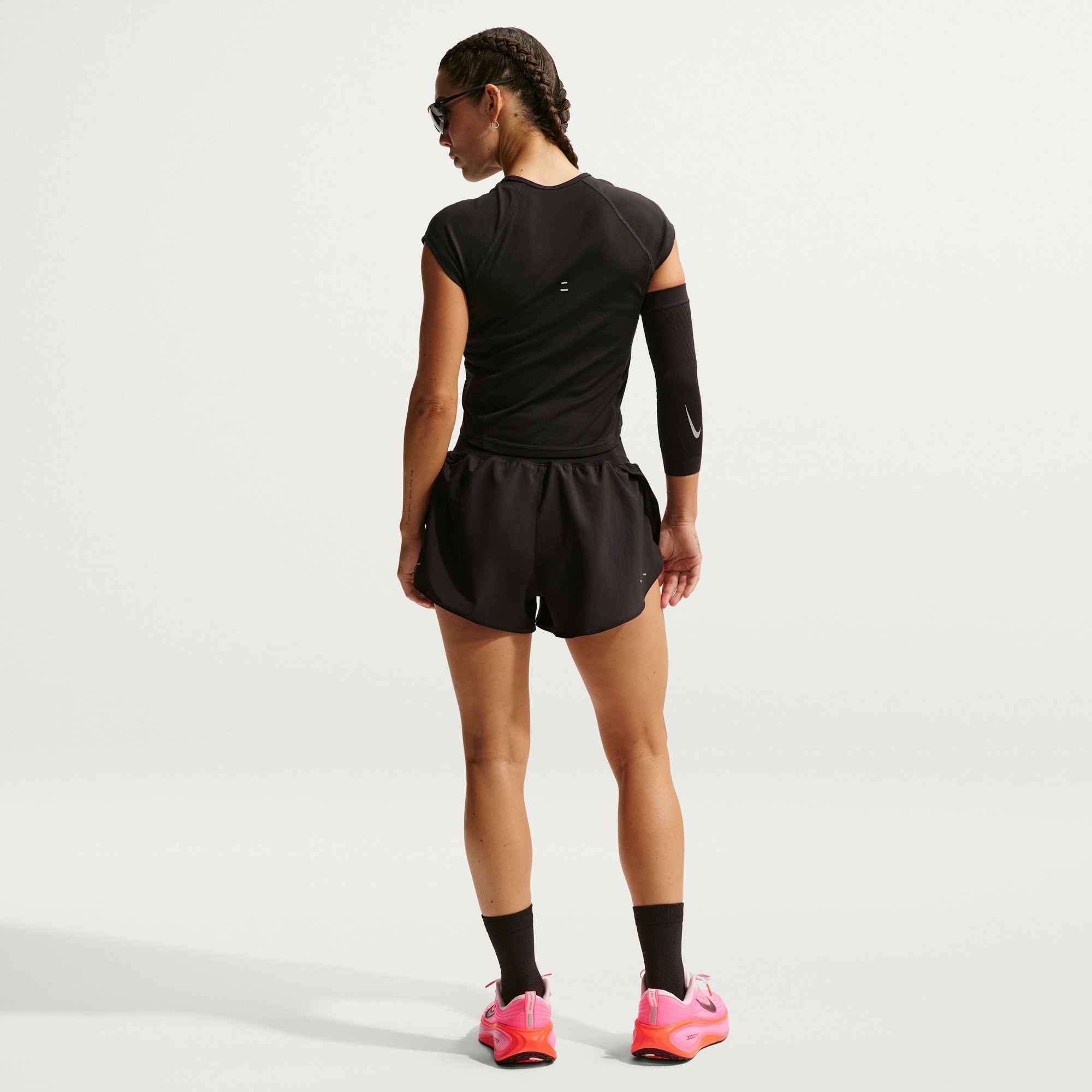 Nike Lauftop »W NK TEMPO SWOOSH RUN DF SS« mit Rundhalsausschnitt, normale Länge, ohne Verschluss, aus Polyester