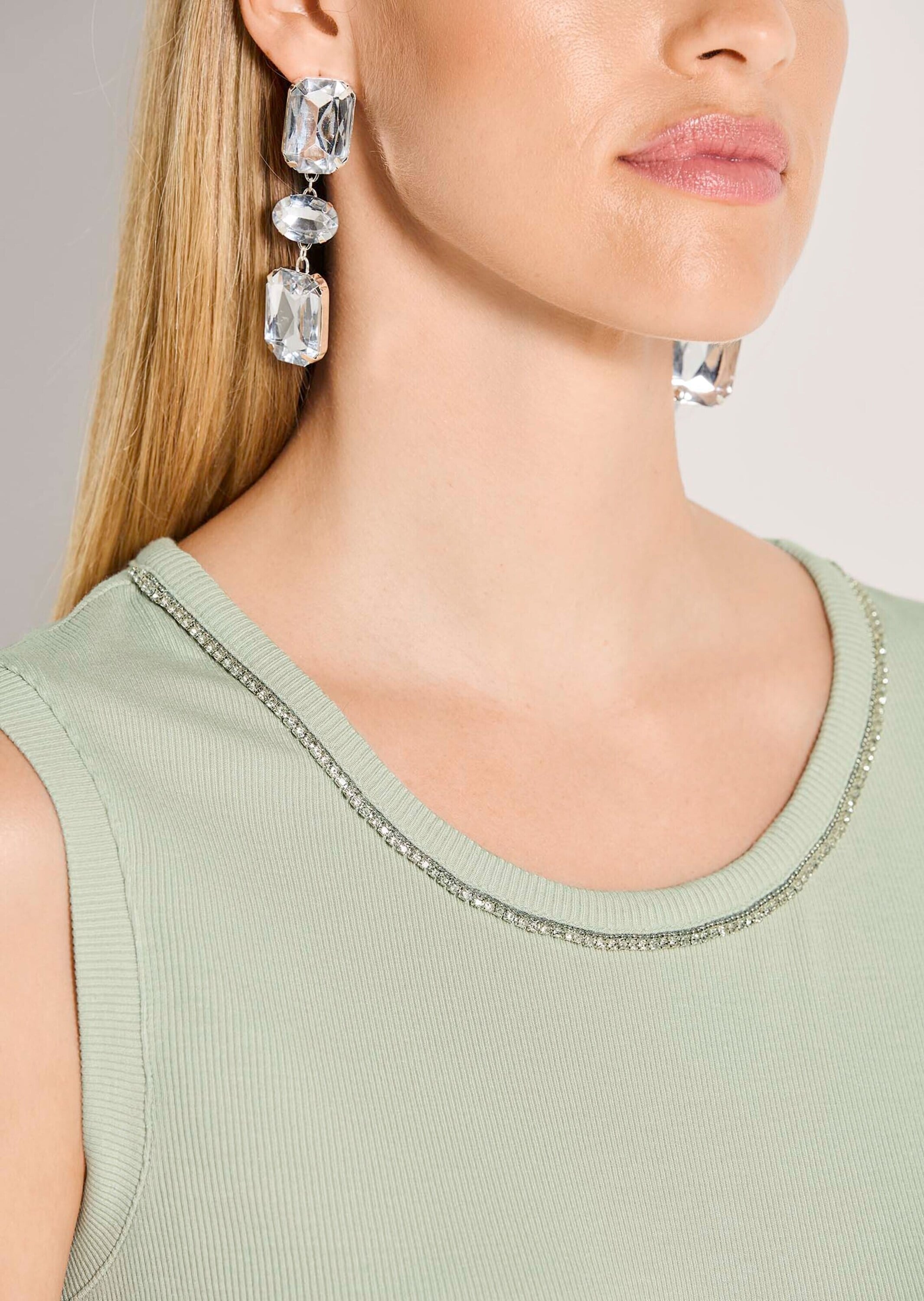 MADELEINE Kurzarmshirt »Top Elegantes Kurzarm Sommeroberteil mit Strass« Strassband