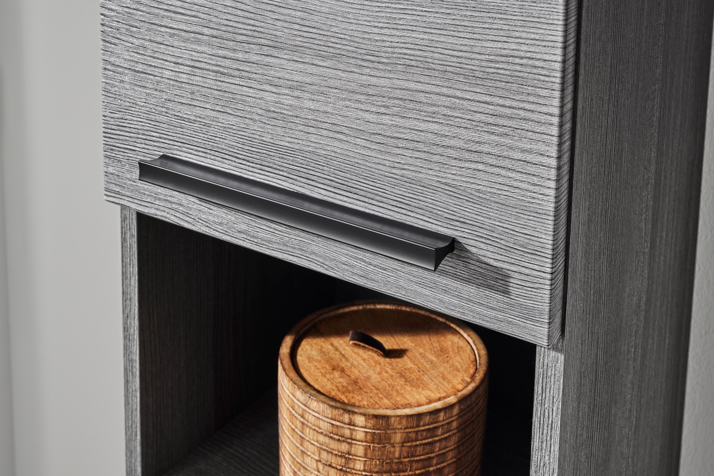 BASIC by Balculina Hochschrank »Silver,Badezimmerschrank BxHxT 34x190x30«, (1 St.), Breite 34cm, Tür L/R monierbar, FSC-Mix 70%