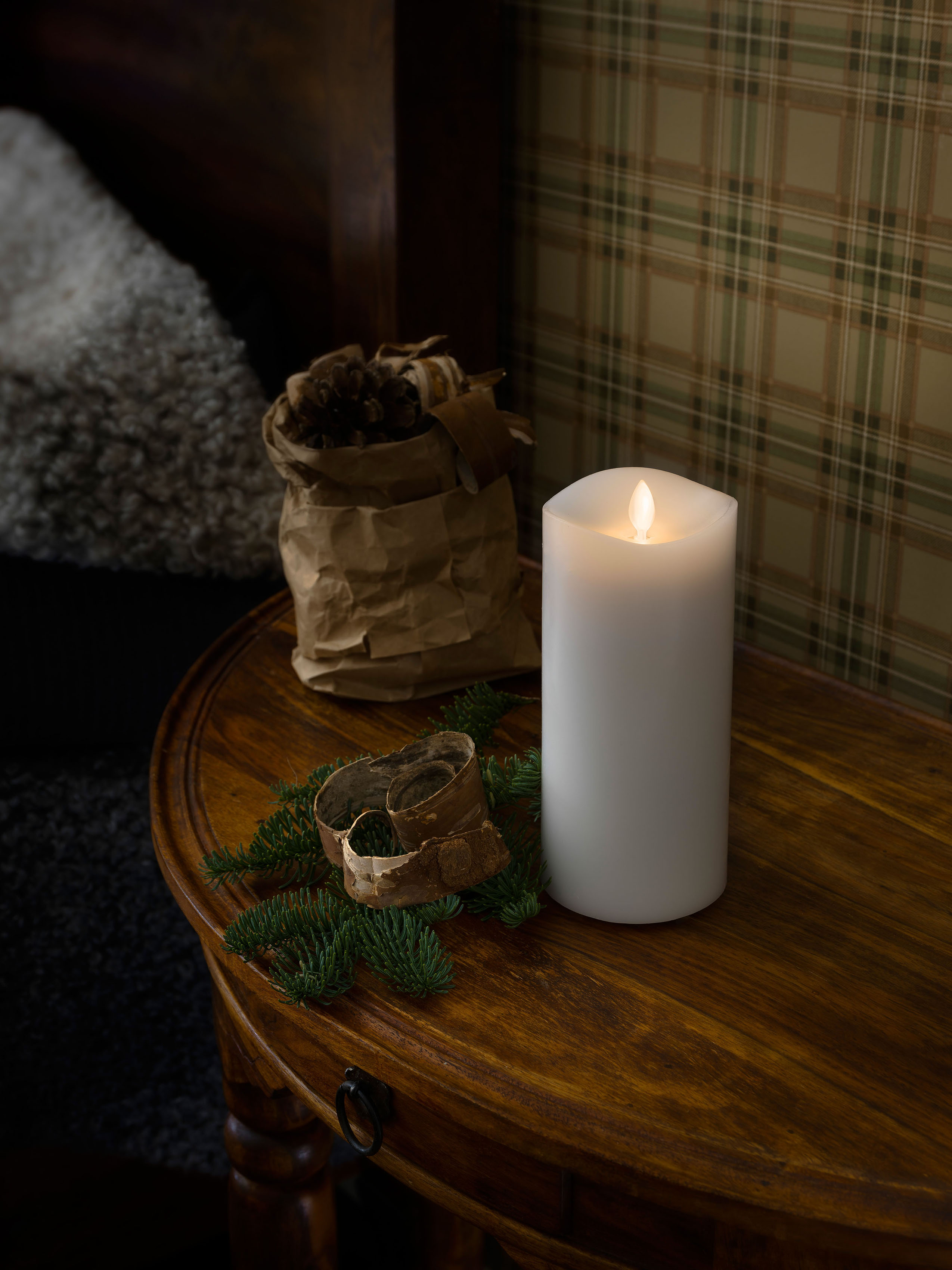 KONSTSMIDE LED-Kerze, Duftkerze, weiß, flackernd, mit Lavendel-Duftpad, Ø 9  cm, H. ca. 13 cm kaufen online bei OTTO