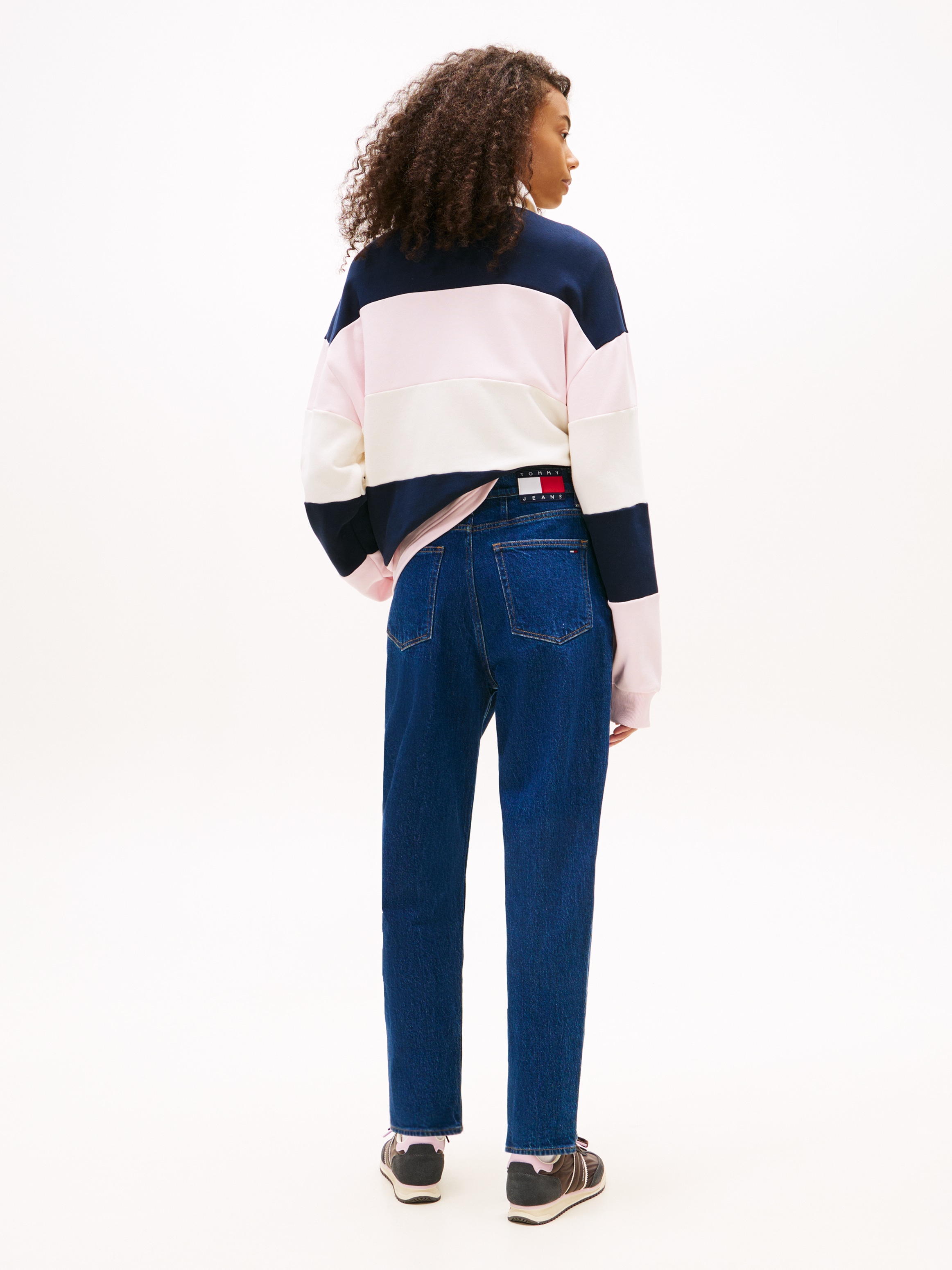 Tommy Jeans Mom-Jeans »MOM JEAN UH TPR« mit Logo-Stickereien, in knöchelfreier Länge