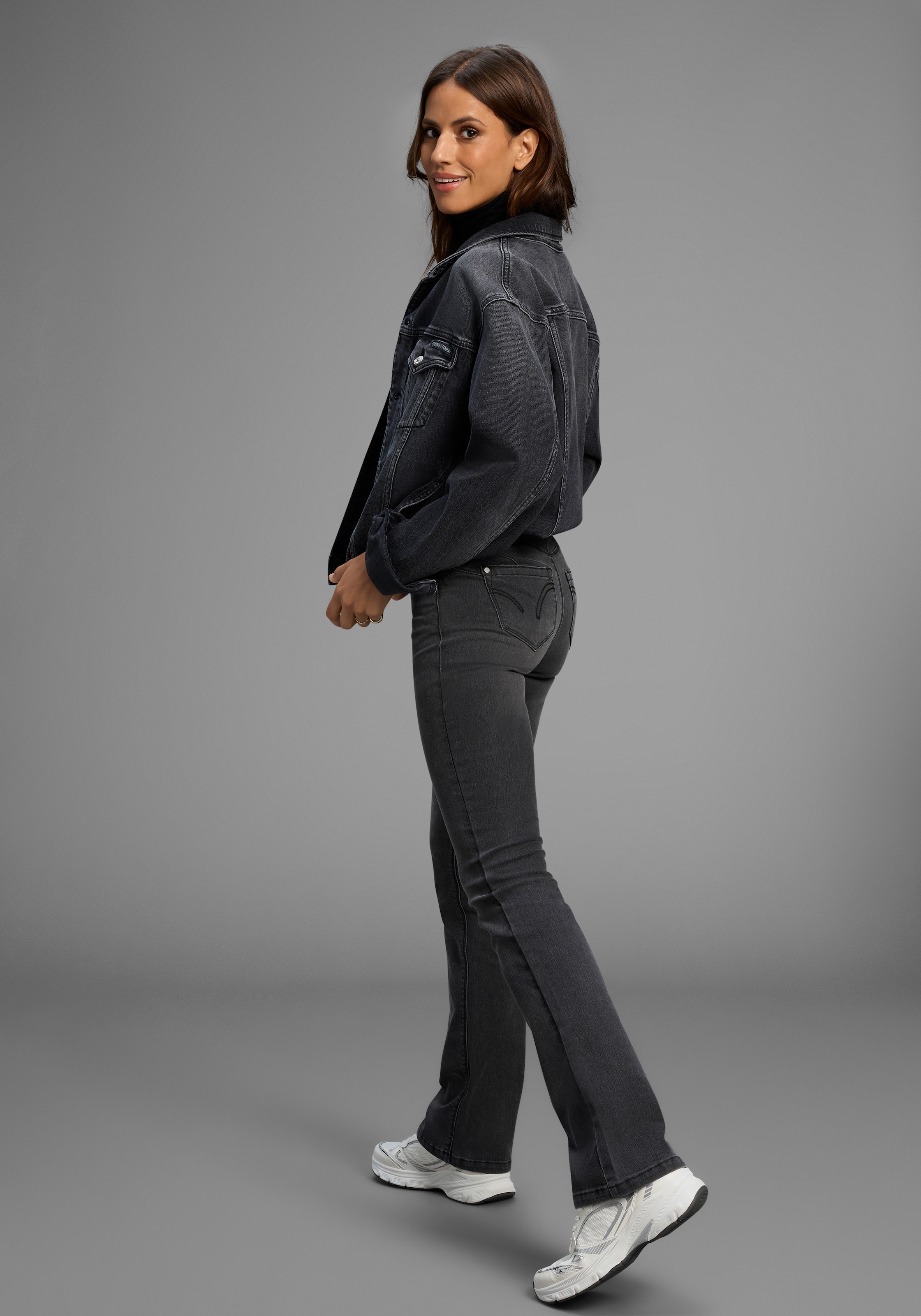 Arizona Bootcut-Jeans »Shaping«, bootcut, Kontrastnähte, Used-Look-Waschung, niedrige Leibhöhe