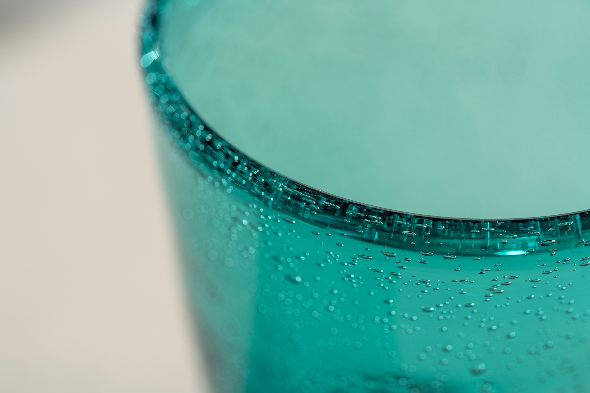 LEONARDO Gläser-Set »Trinkglas BURANO, 330 ml, 4er-Set« aus mundgeblasenem Schaumglas