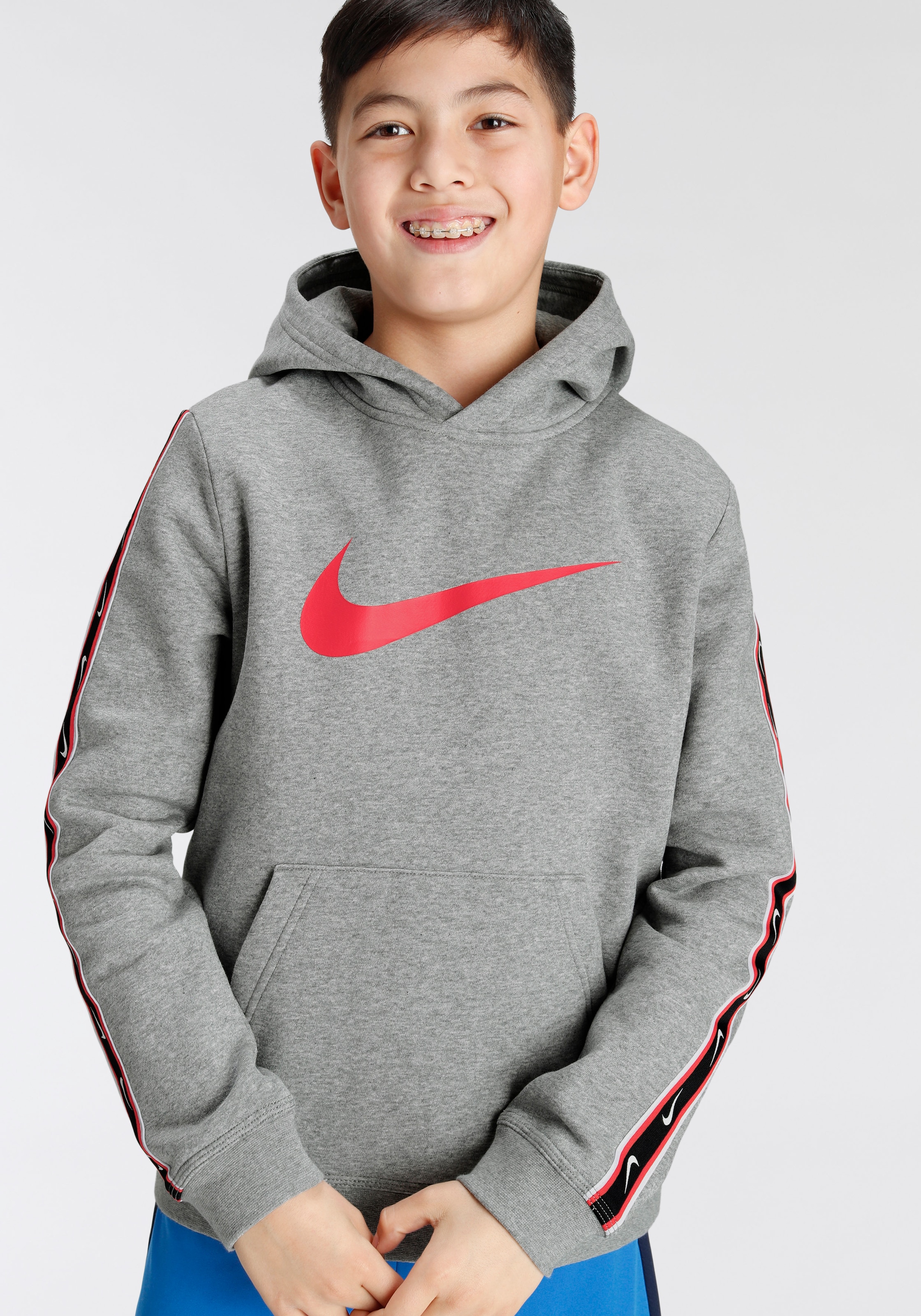 Nike Sportswear Kapuzensweatshirt »B NSW REPEAT SW FLC PO HOOD BB«  bestellen bei OTTO
