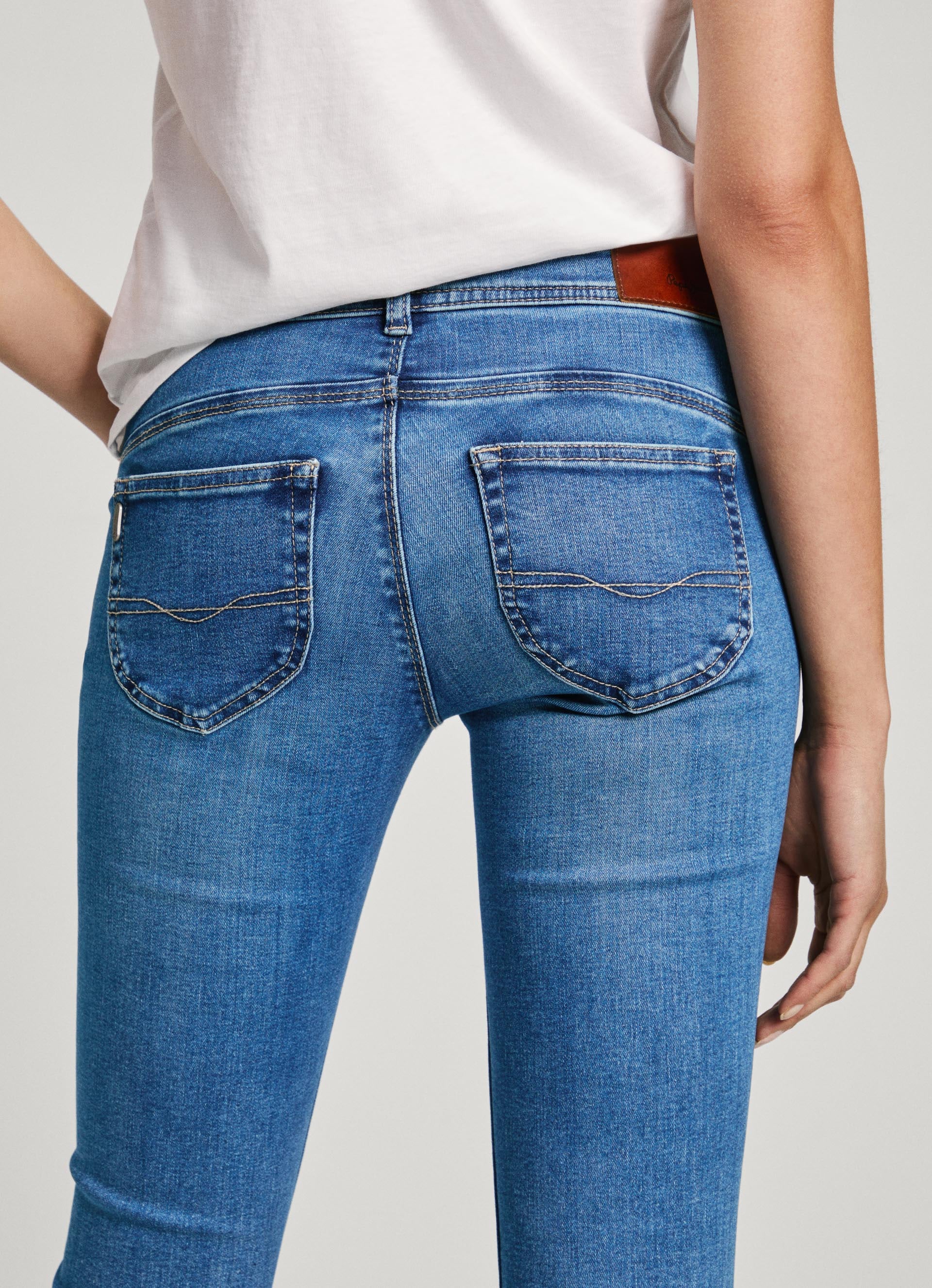 Pepe Jeans Slim-fit-Jeans »SLIM JEANS LW, mit niedriger Leibhöhe«