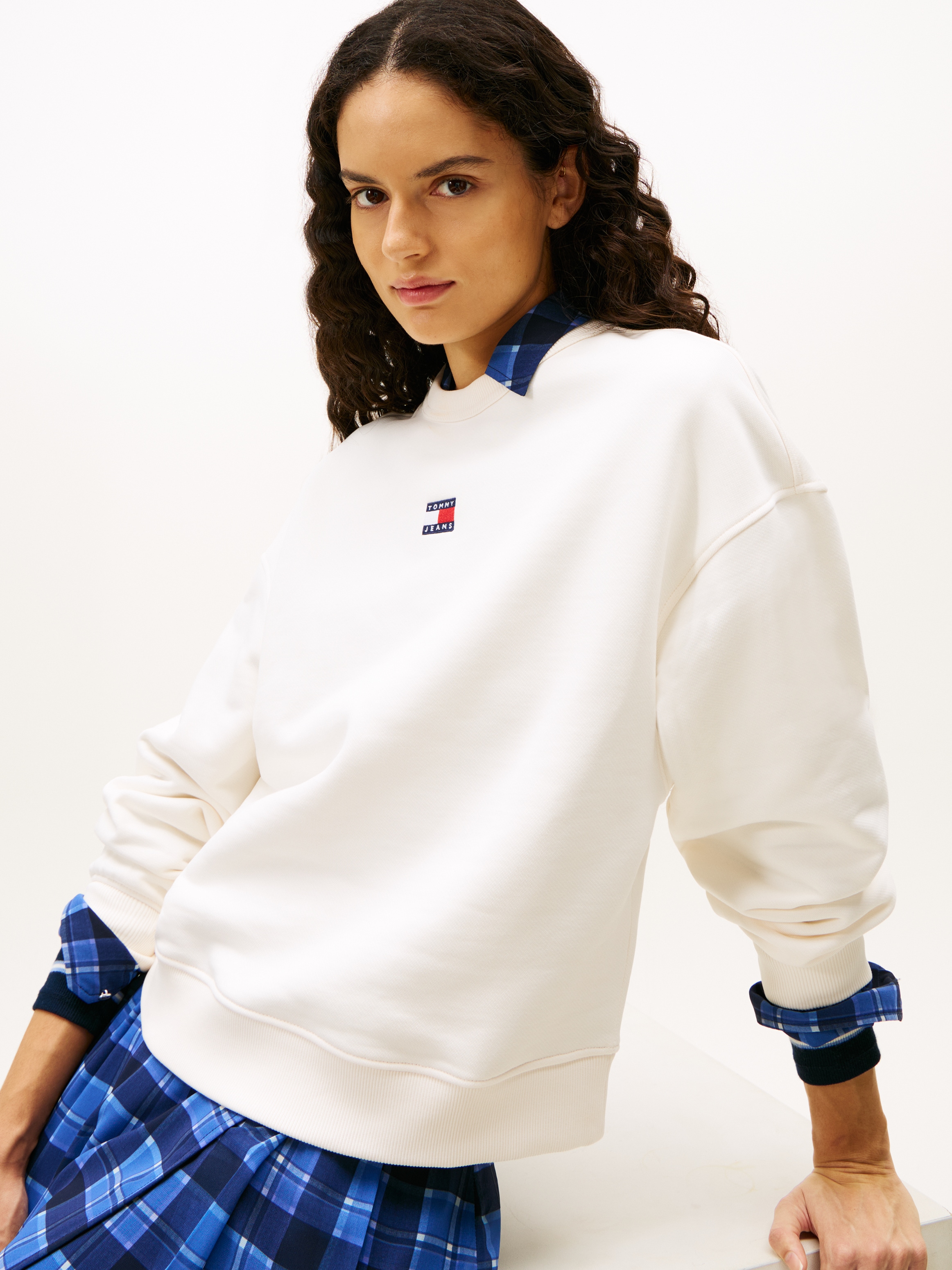 Tommy Jeans Sweatshirt »Sweatshirt TJW BXY BADGE«, mit Dropshoulder-Design und Frontlogo