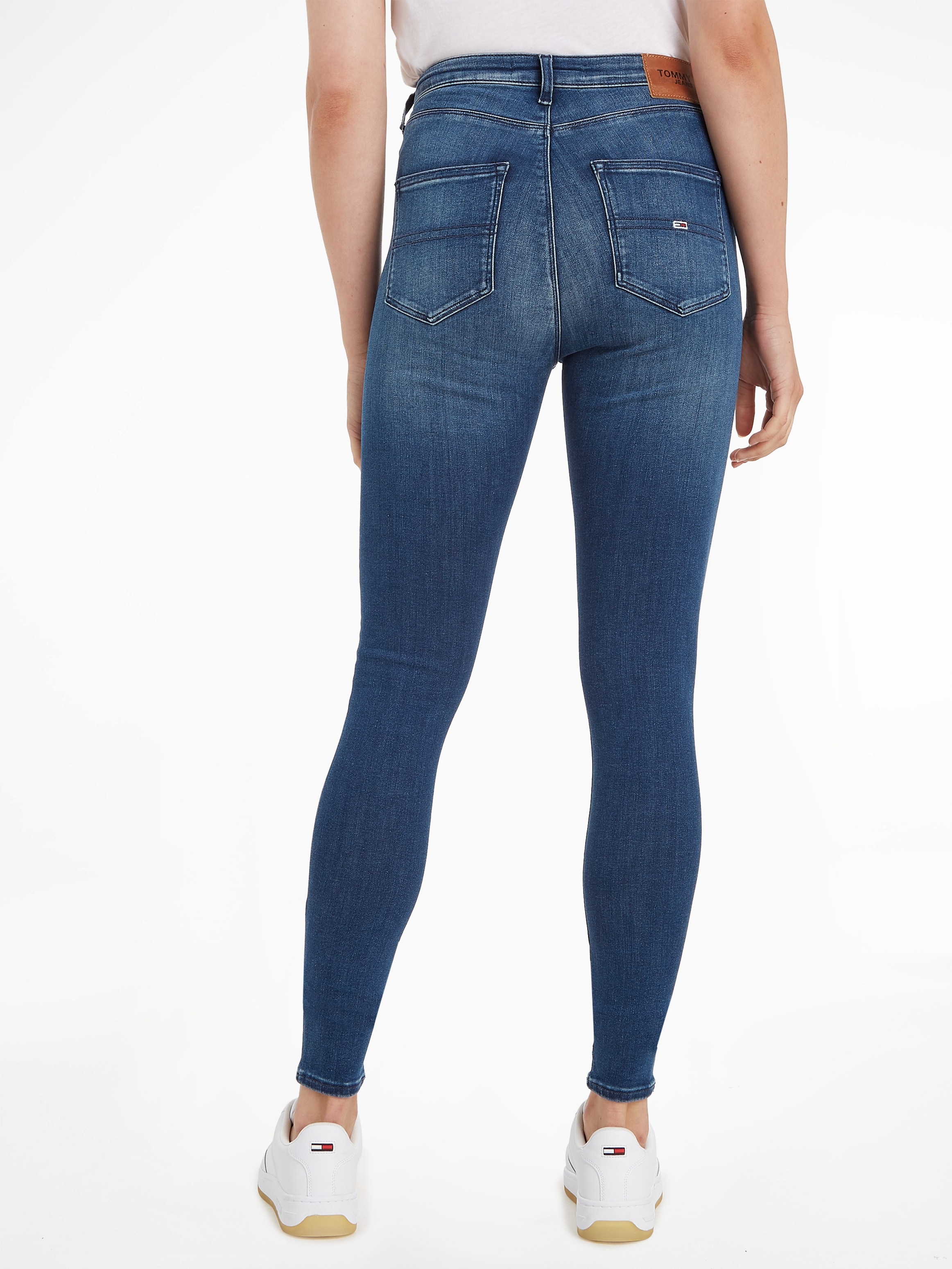 Tommy Jeans Skinny-fit-Jeans »SYLVIA HR SUPER SKNY«, Hochwertige Materialien für einen bequemen und perfekten Sitz.