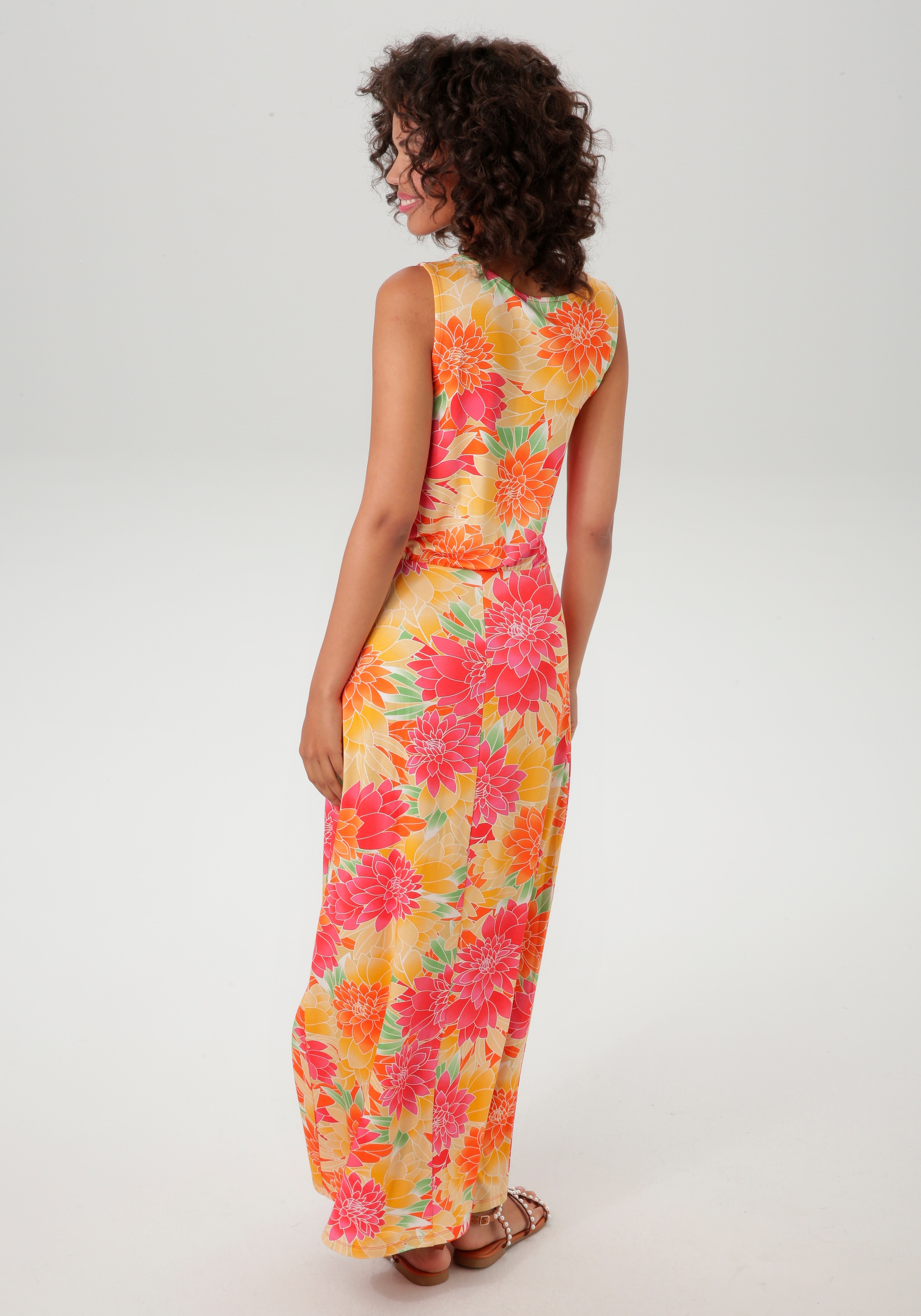 Aniston CASUAL Sommerkleid, mit großflächigen, farbenfrohen Blüten bedruckt