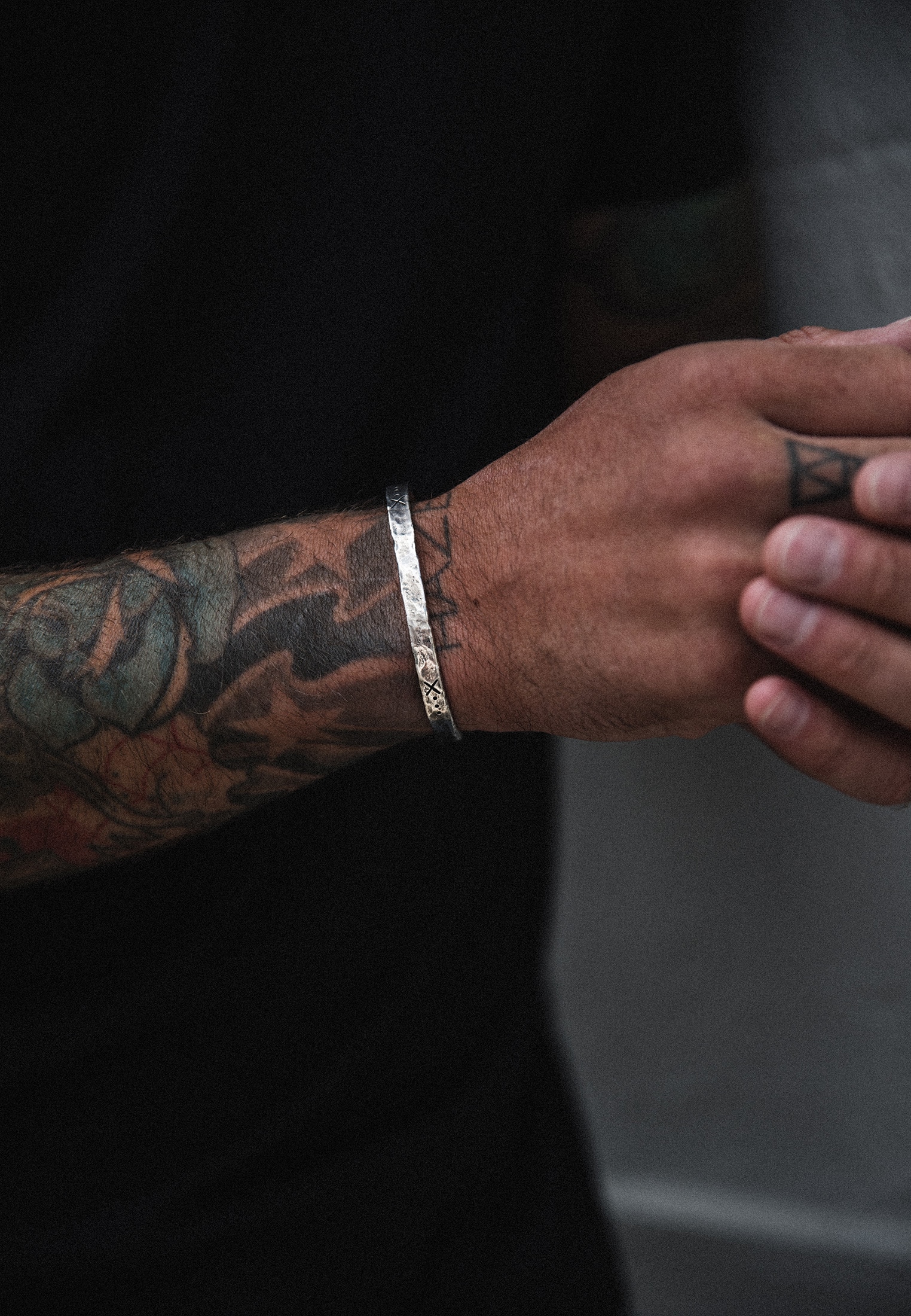 HAZE & GLORY Armreif »Armband Armreif - Salvation gehämmert 925 Silber«