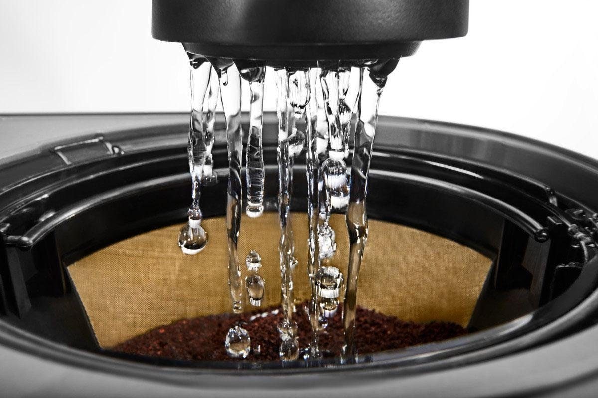 KitchenAid Filterkaffeemaschine »5KCM1208EOB ONYX BLACK«, 1,7 l Kaffeekanne, goldfarbener Permanentfilter, CLASSIC Drip-Kaffeemaschine mit spiralförmigem Wasserauslass